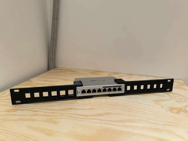 Ubiquiti US-8/US-8-60W 19" rack mount - improved