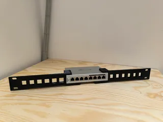 Commutateur UniFi 8 ports 10 pouces 1U montage en rack - ThreeDee - Voor al  uw montagebeugels en 3D-Prints