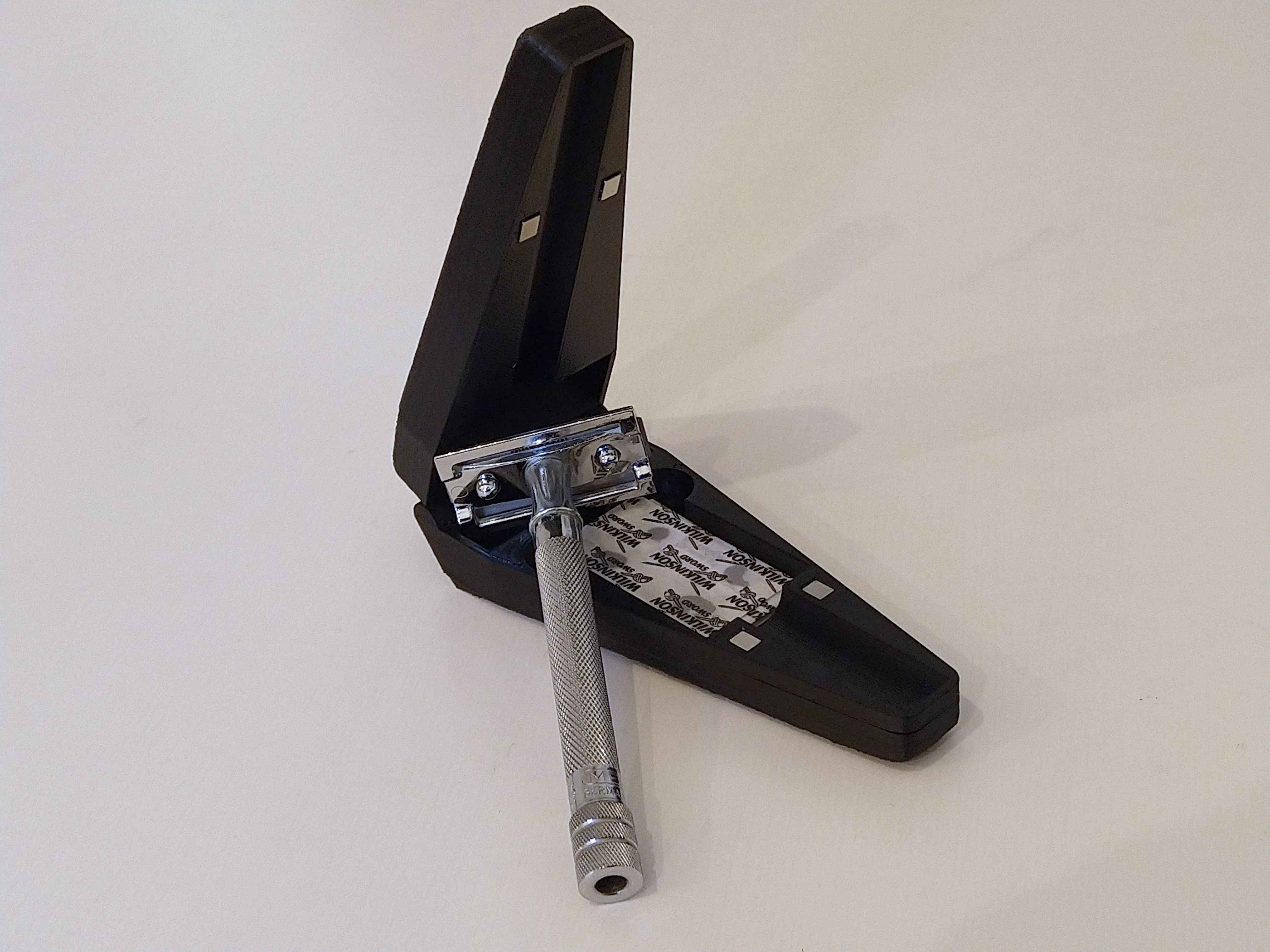 Travel case for safety razor