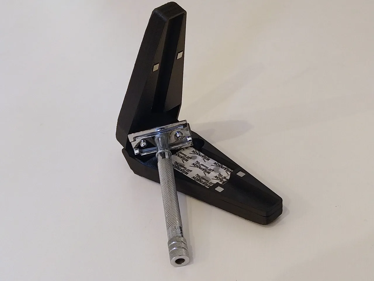 Travel case for safety razor by Molitoris | Download free STL model ...