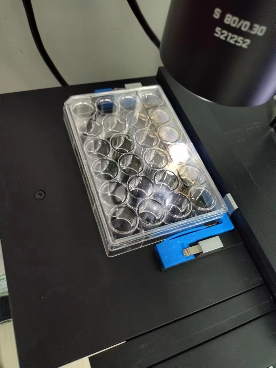 Leica Microscope XY Stage Insert Holding Frame for Multiwell plates by