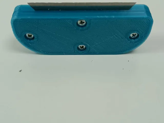 Blade holder