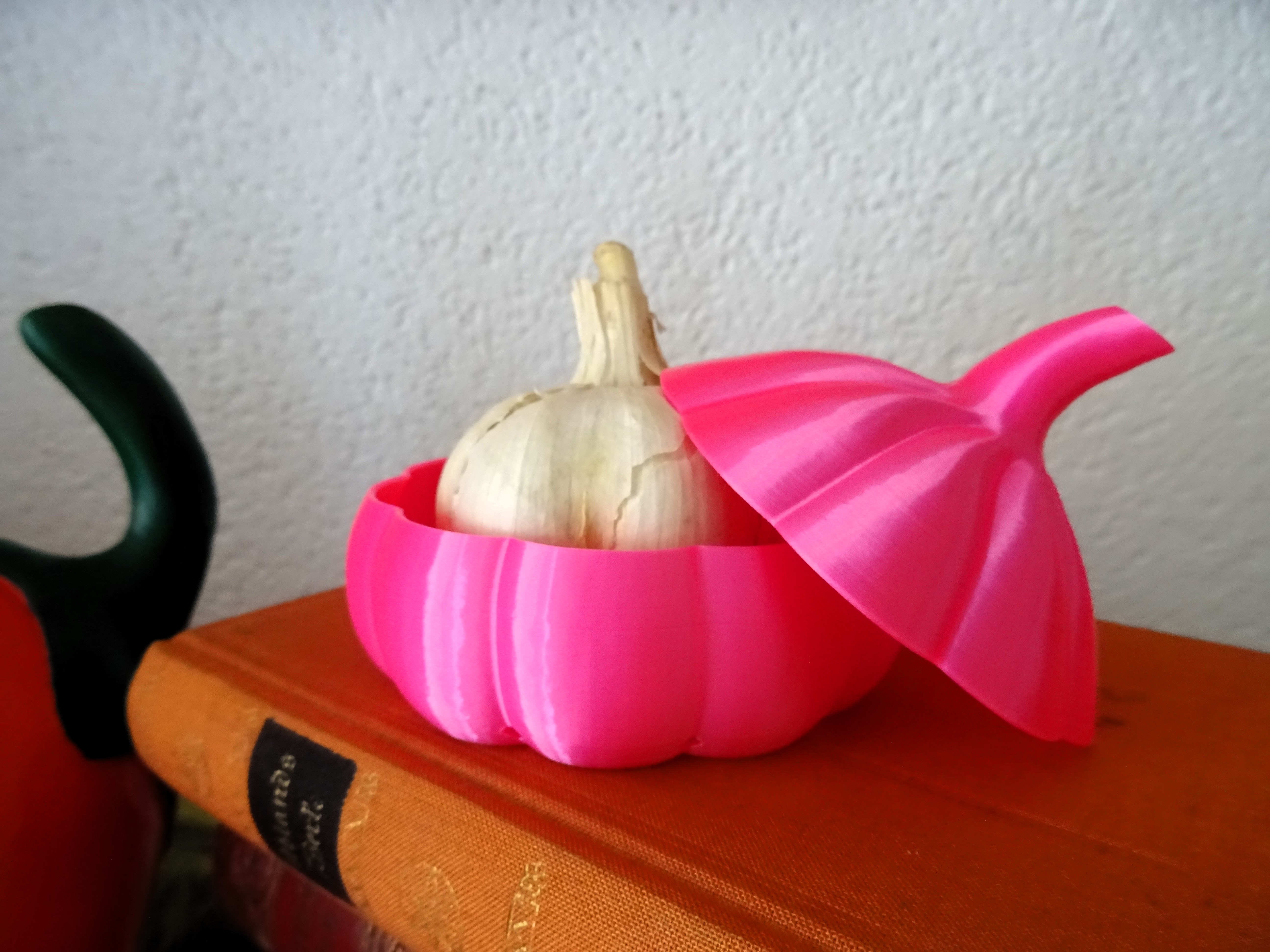 Vented Garlic container