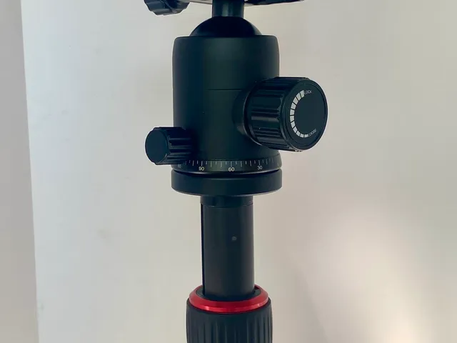 NEEWER Tripod Camera Mount