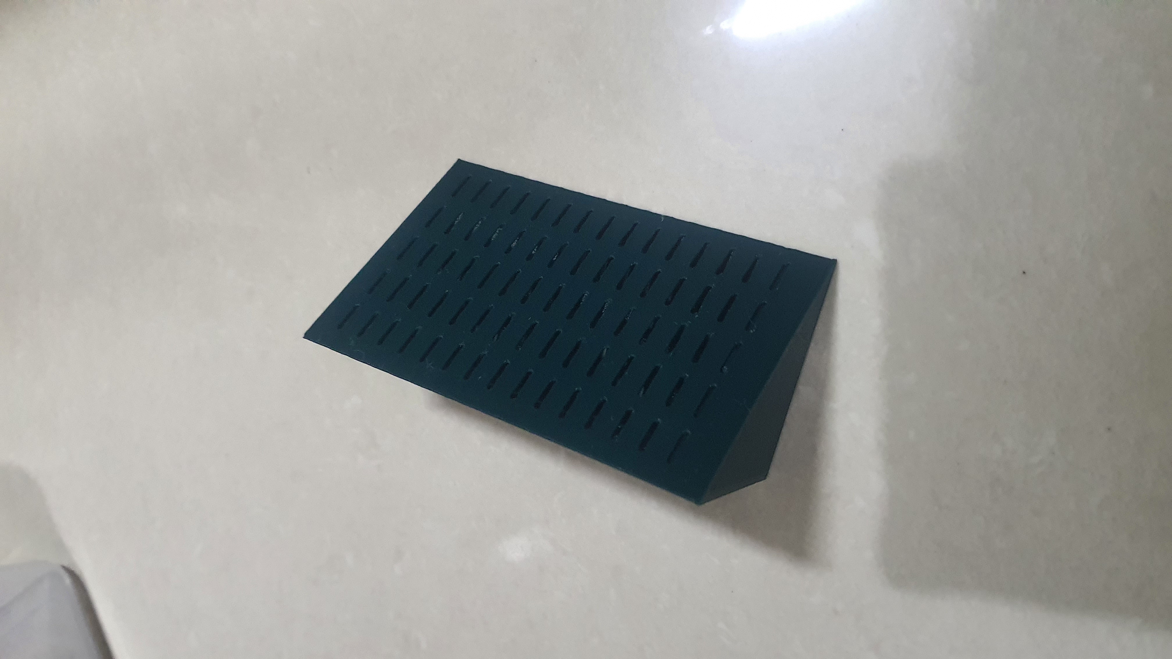 Miniatura 2 do modelo 3D Triangular Desiccant Container