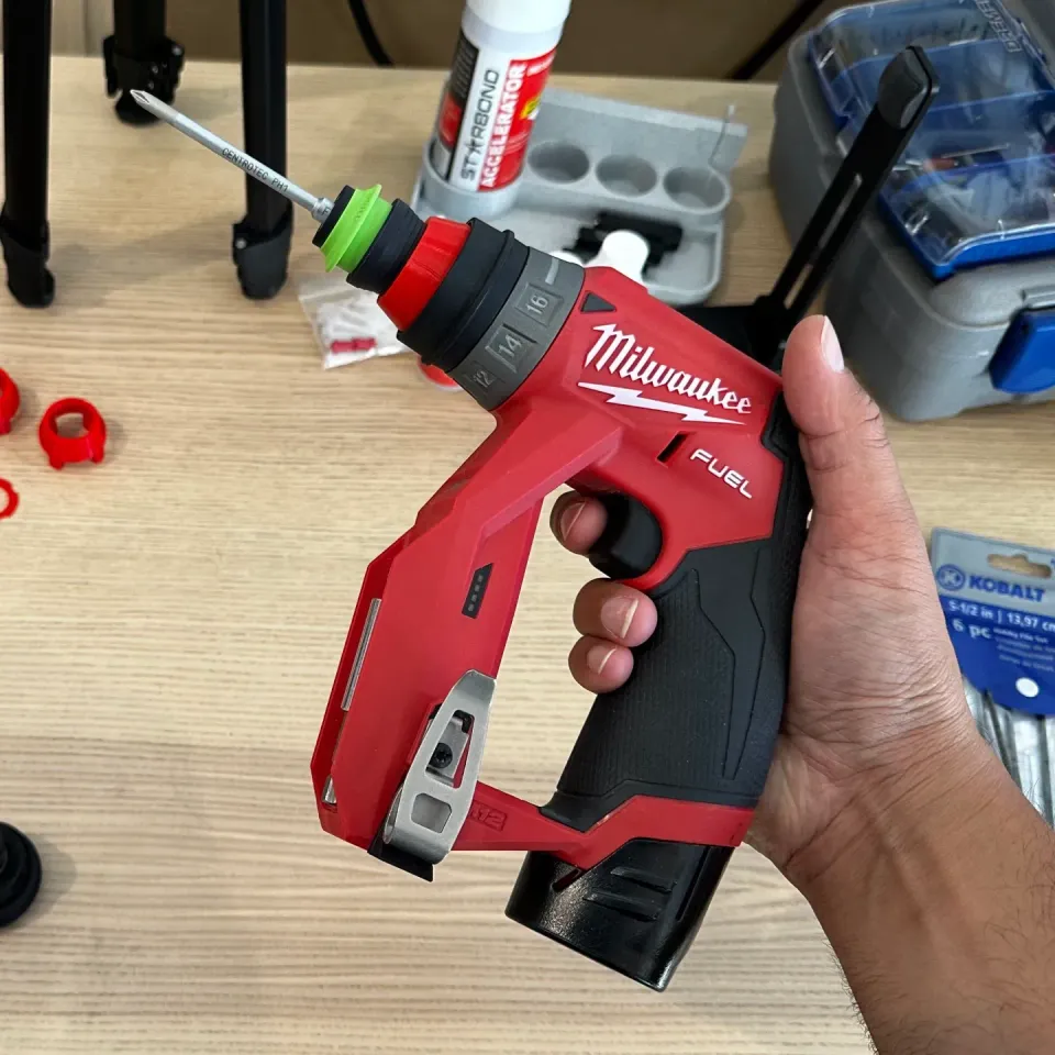 Milwaukee m12 chuck discount