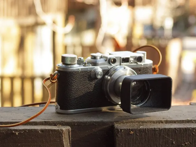 Leica Summar 50mm f/2.0 Lens Hood