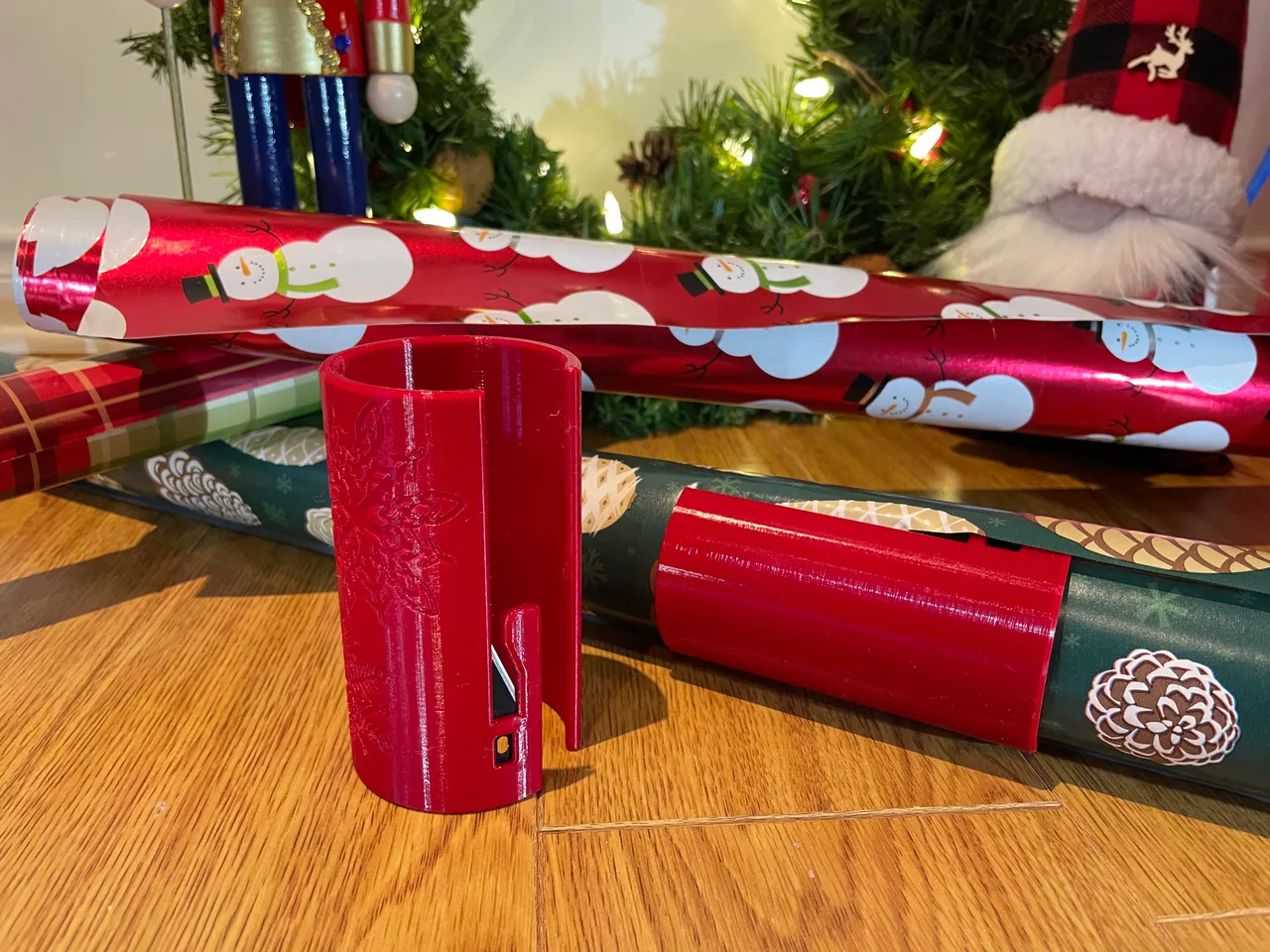 STL file Christmas Wrapping Paper Holder with Mounting Holes and 5 Slots  🎄・3D printing model to download・Cults
