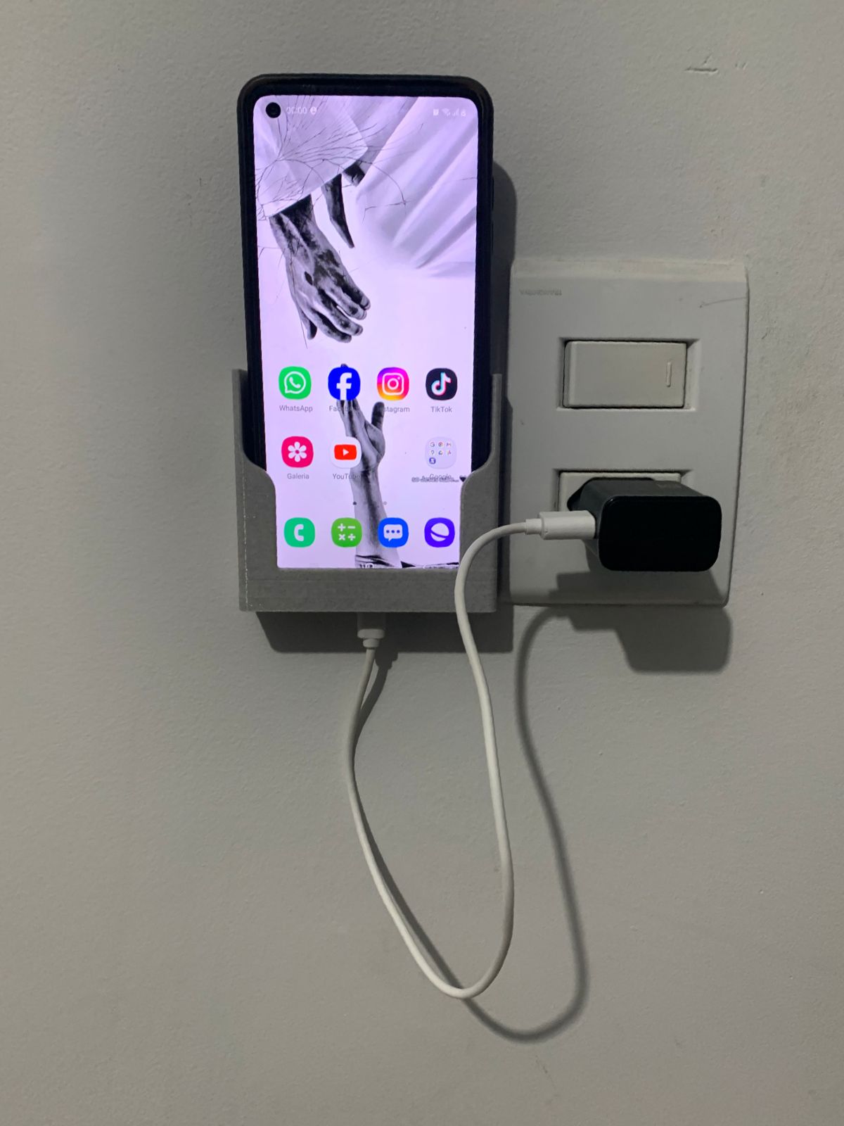 Suporte de parede para celular