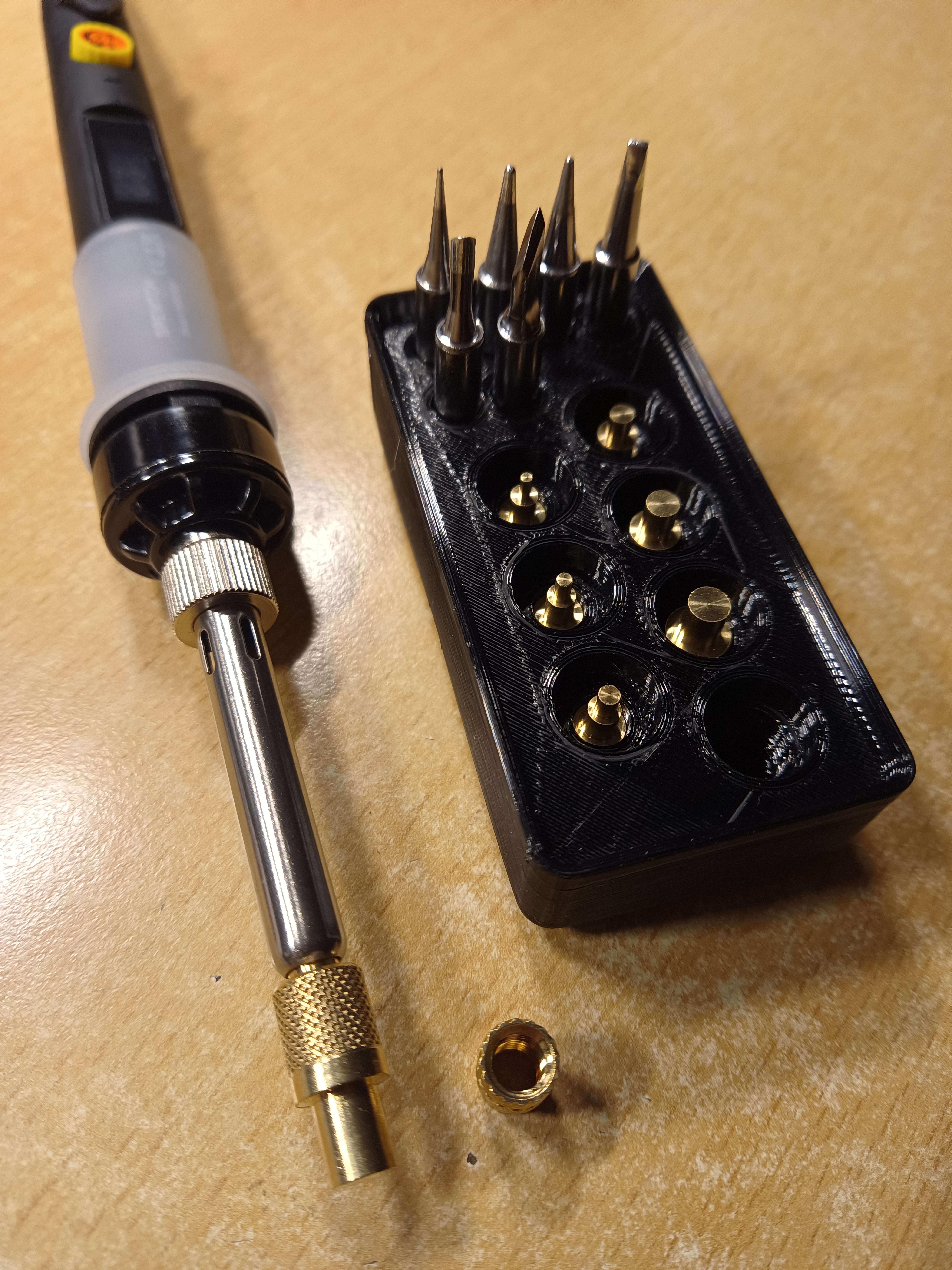 Solder iron insert holder using the Gridfinity system for threaded inserts printed in TPU