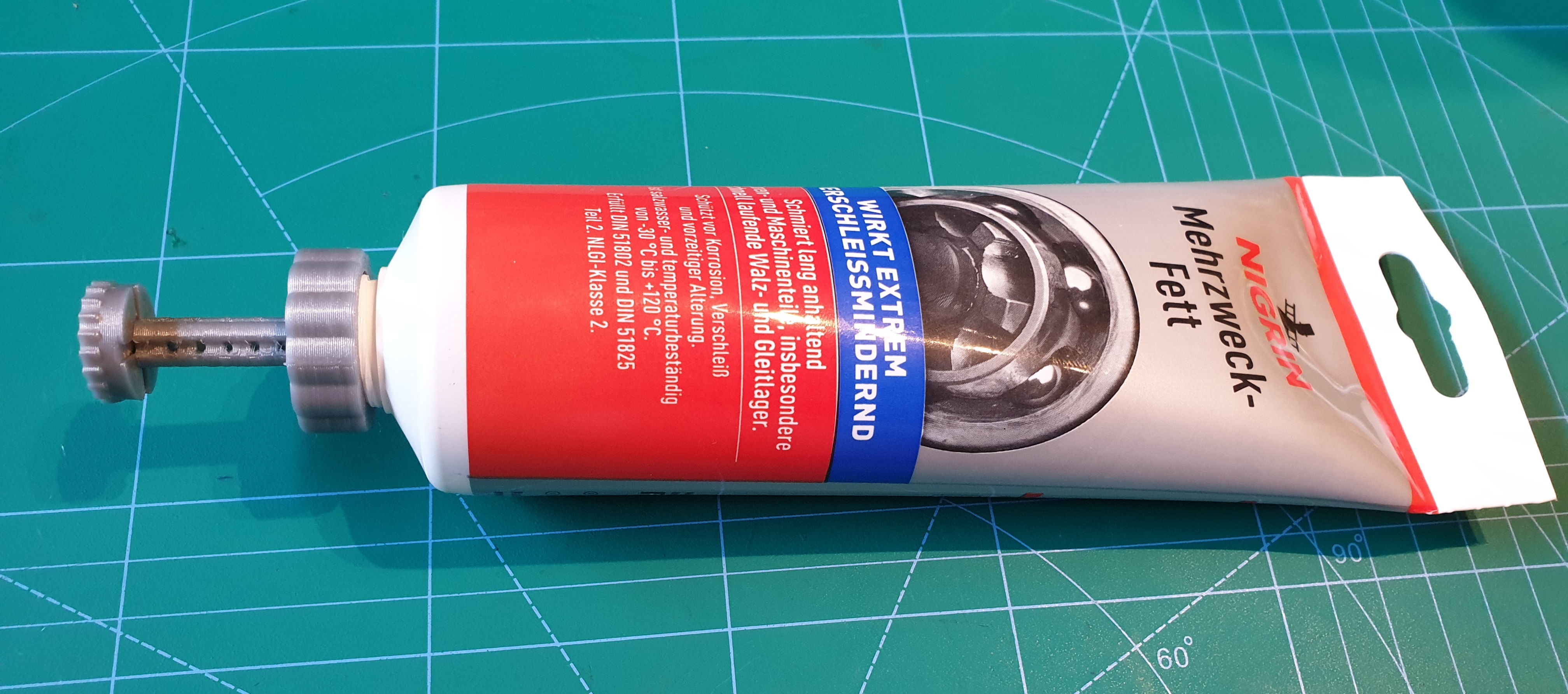 LMU8 Bearing Grease Packer 20mm cap (e.g. NIGRIN) by The Barr