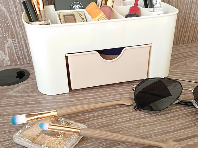 makeup organizer