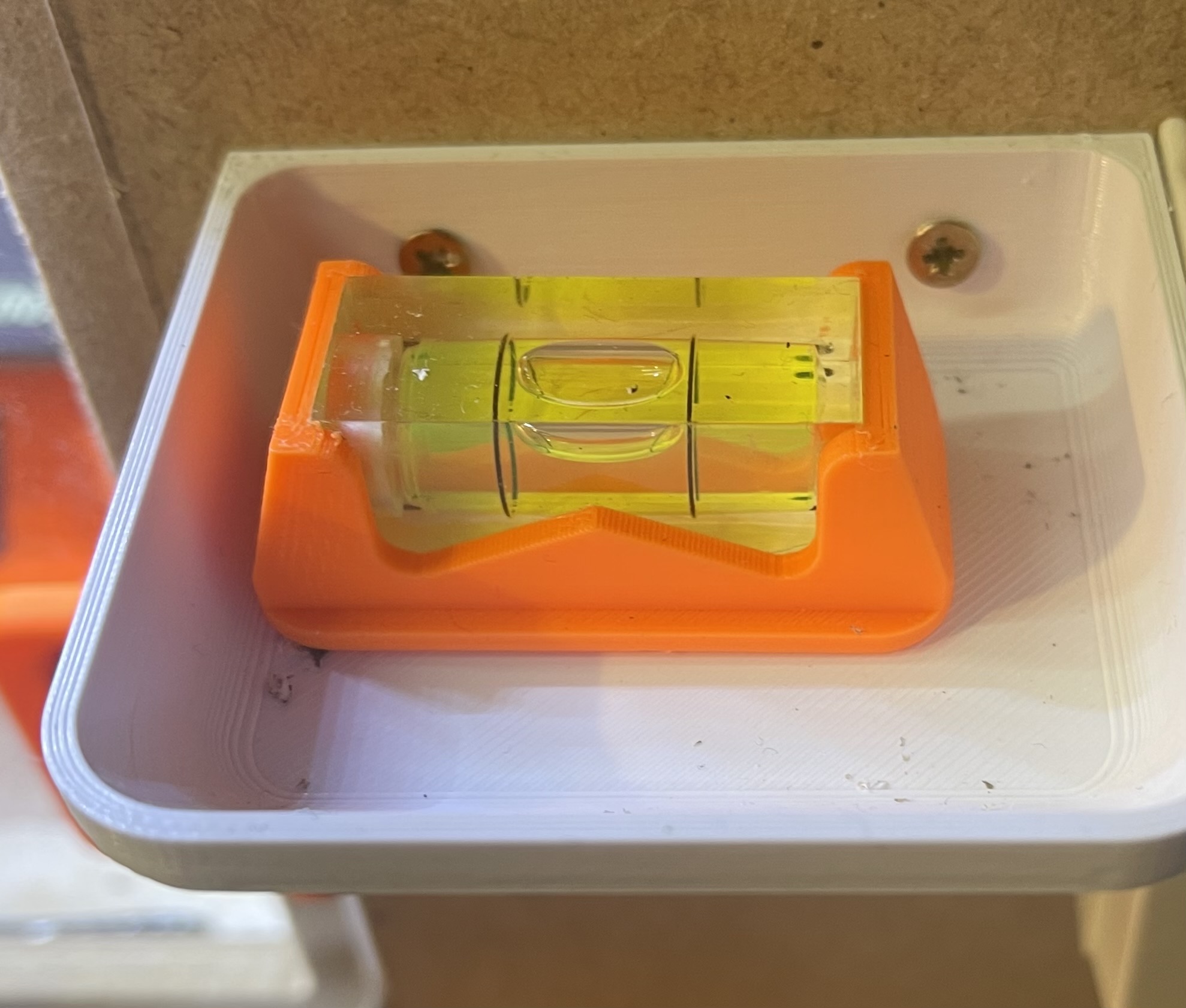 Wall mountable trays + F3D file for customisation