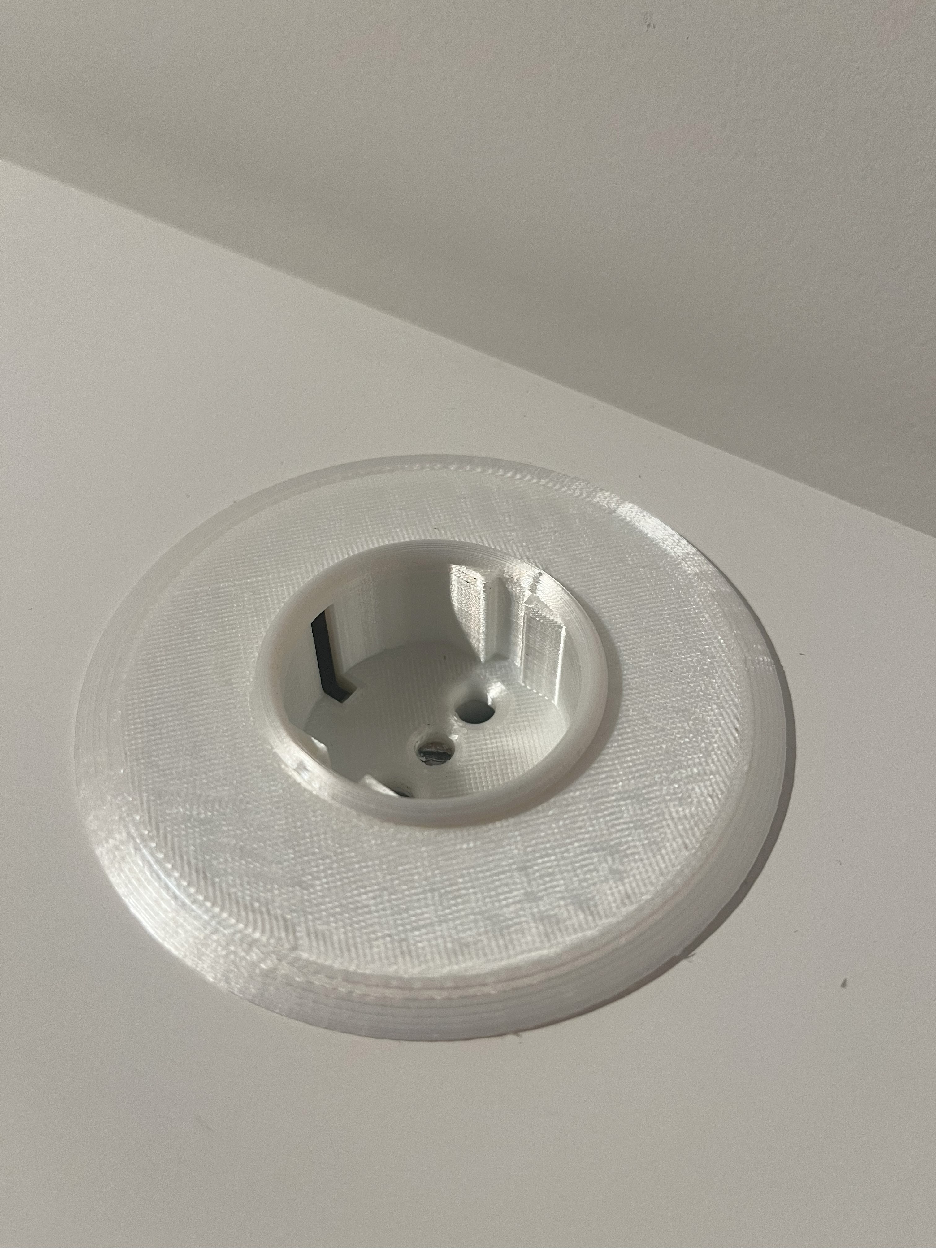Ikea Micke cover with schuko plug
