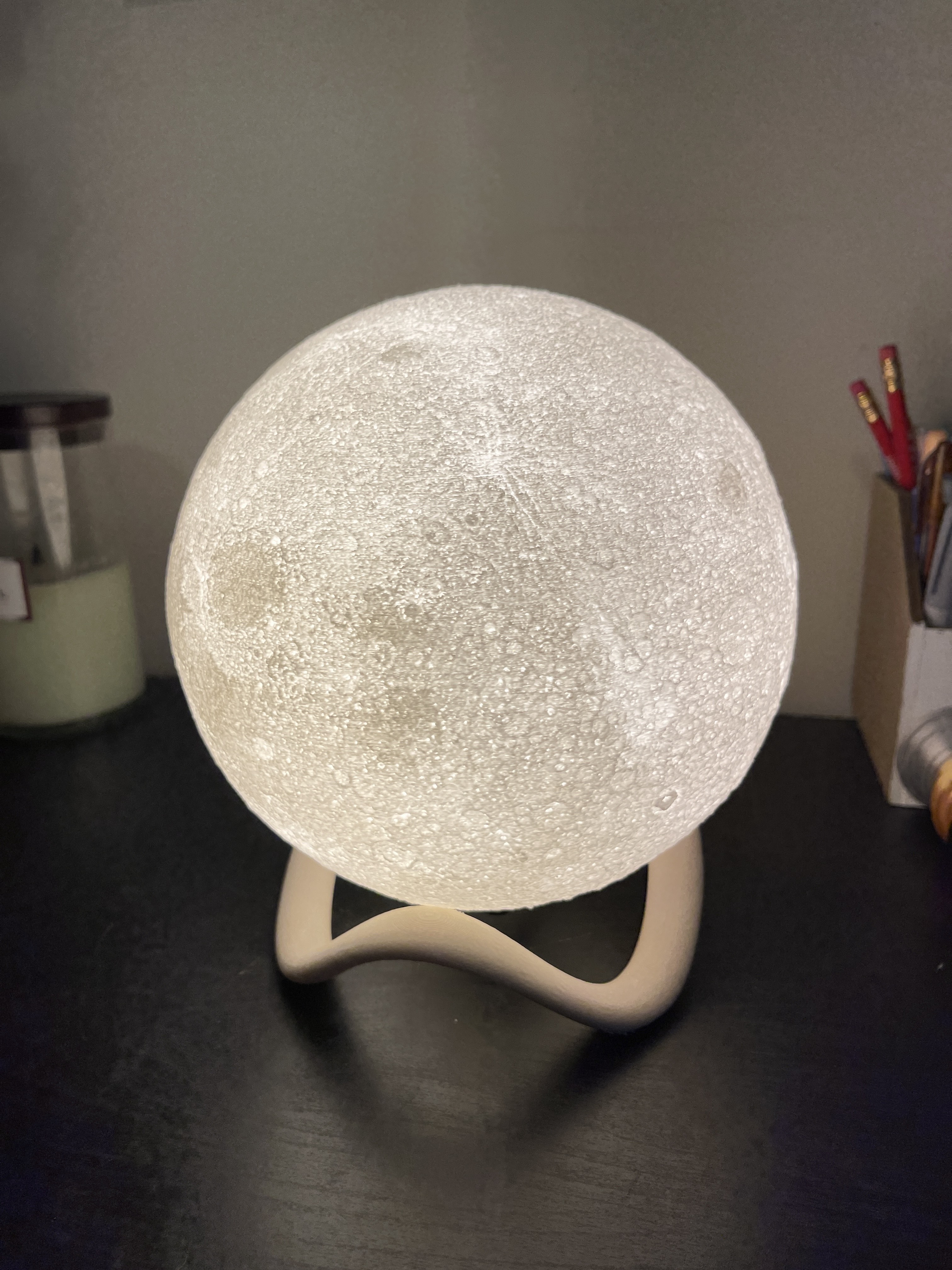 Miniatura 3 do modelo 3D candelabra moon base