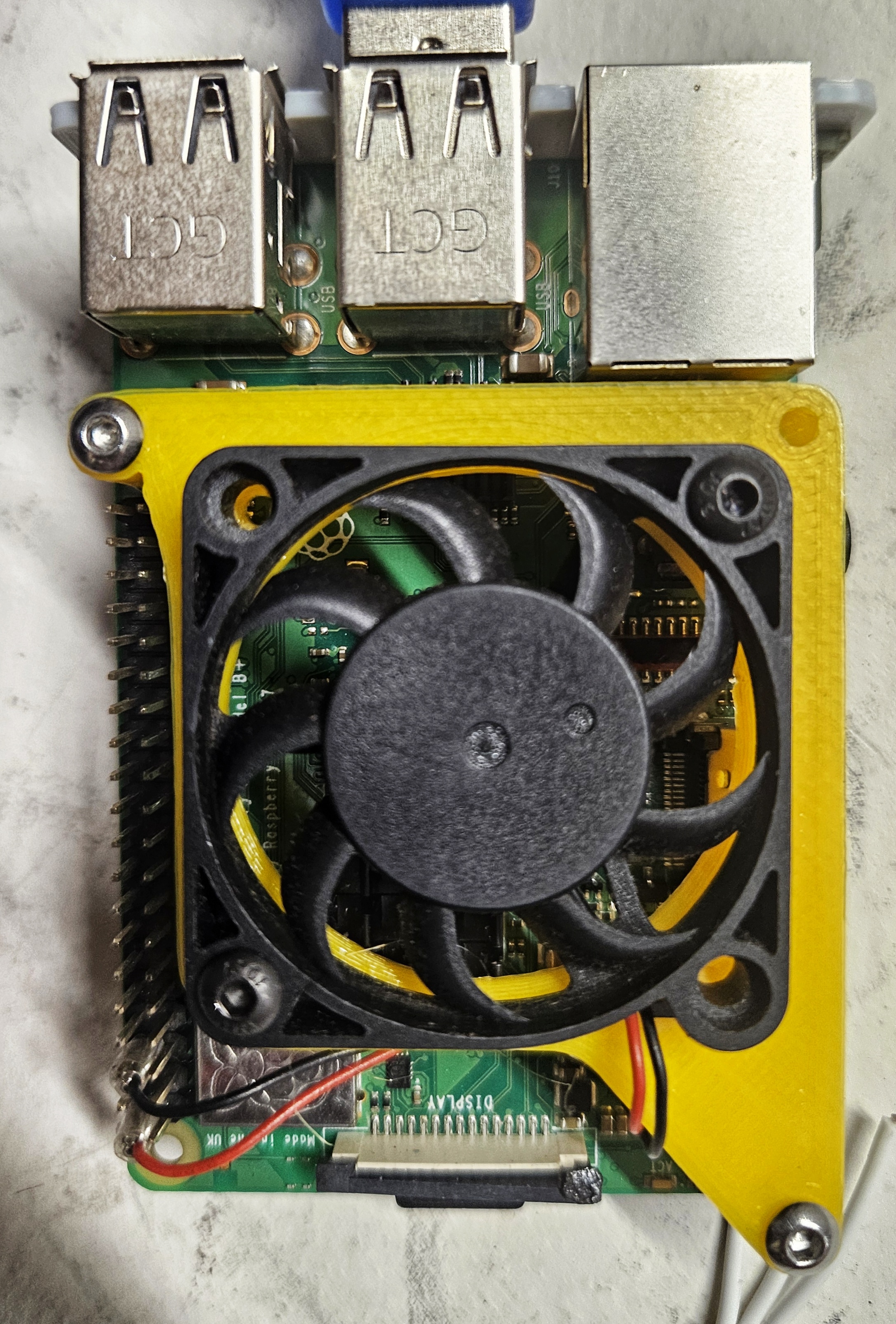 Raspberry Pi 4B 4010 Fan holder (M3 bolts edition)