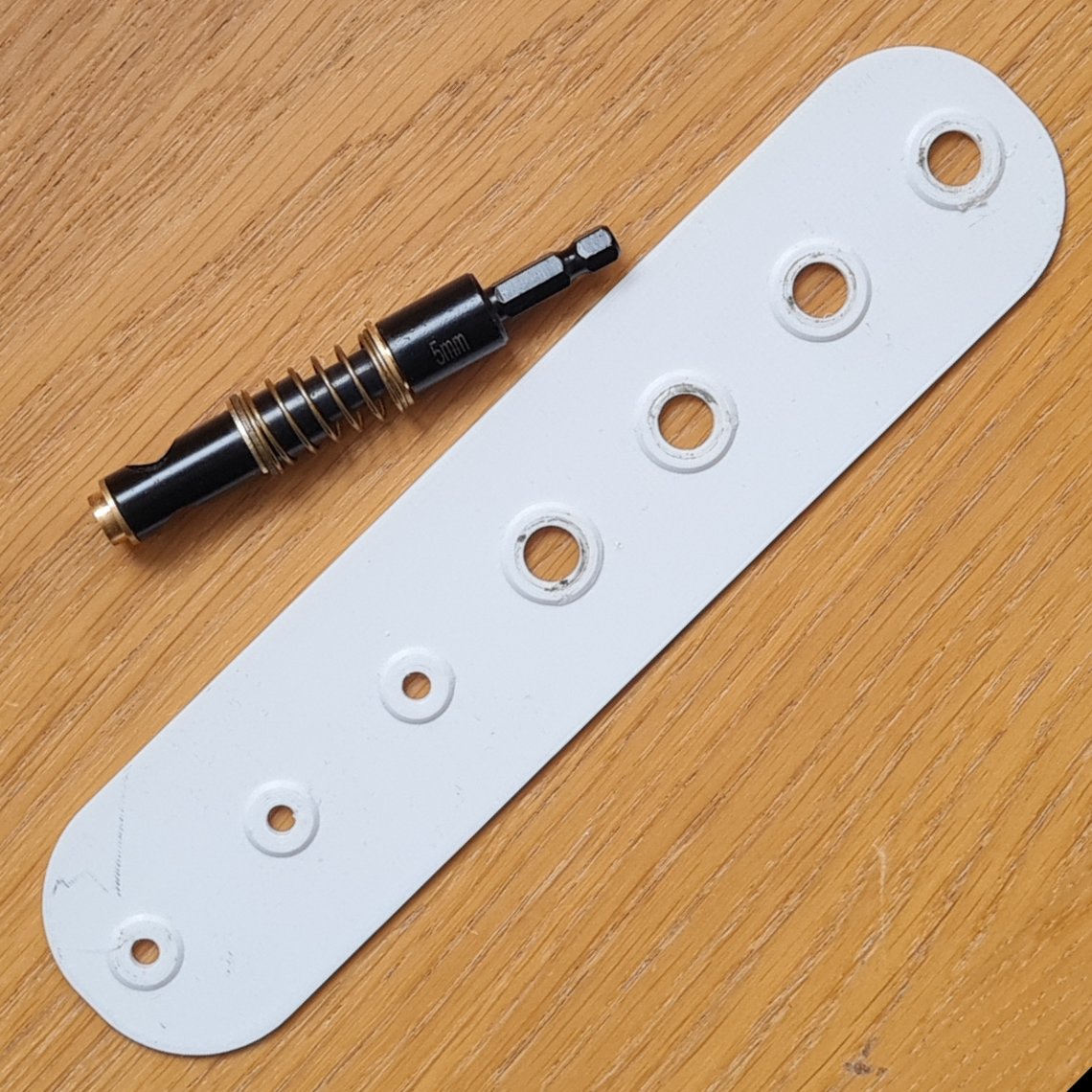 Shelf pin drill jig / template (5mm) by Gabriele Cannizzaro Download