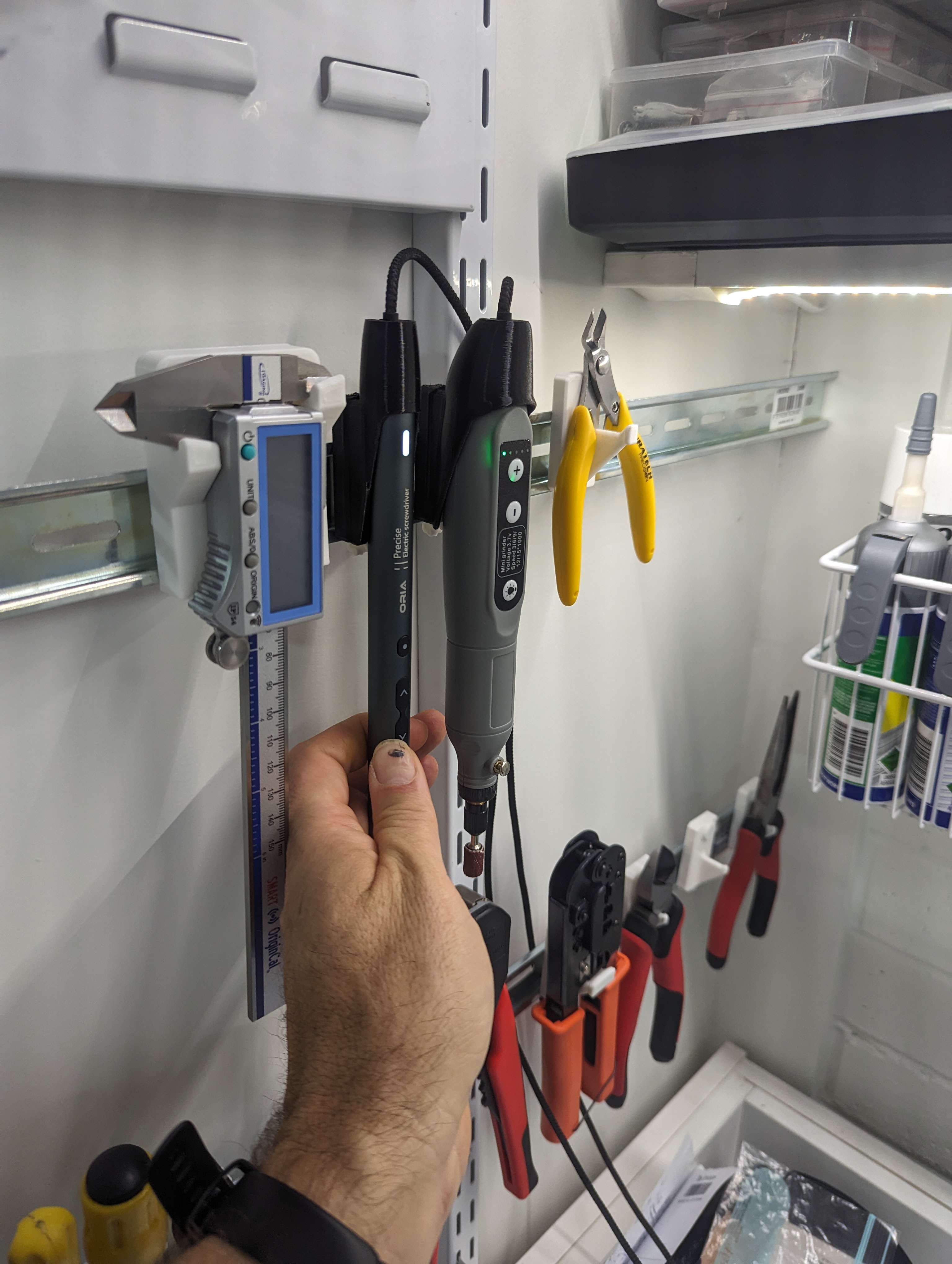 Sy's Peglock - Parametric USB Charging Tool Holder by Donovan Baarda ...