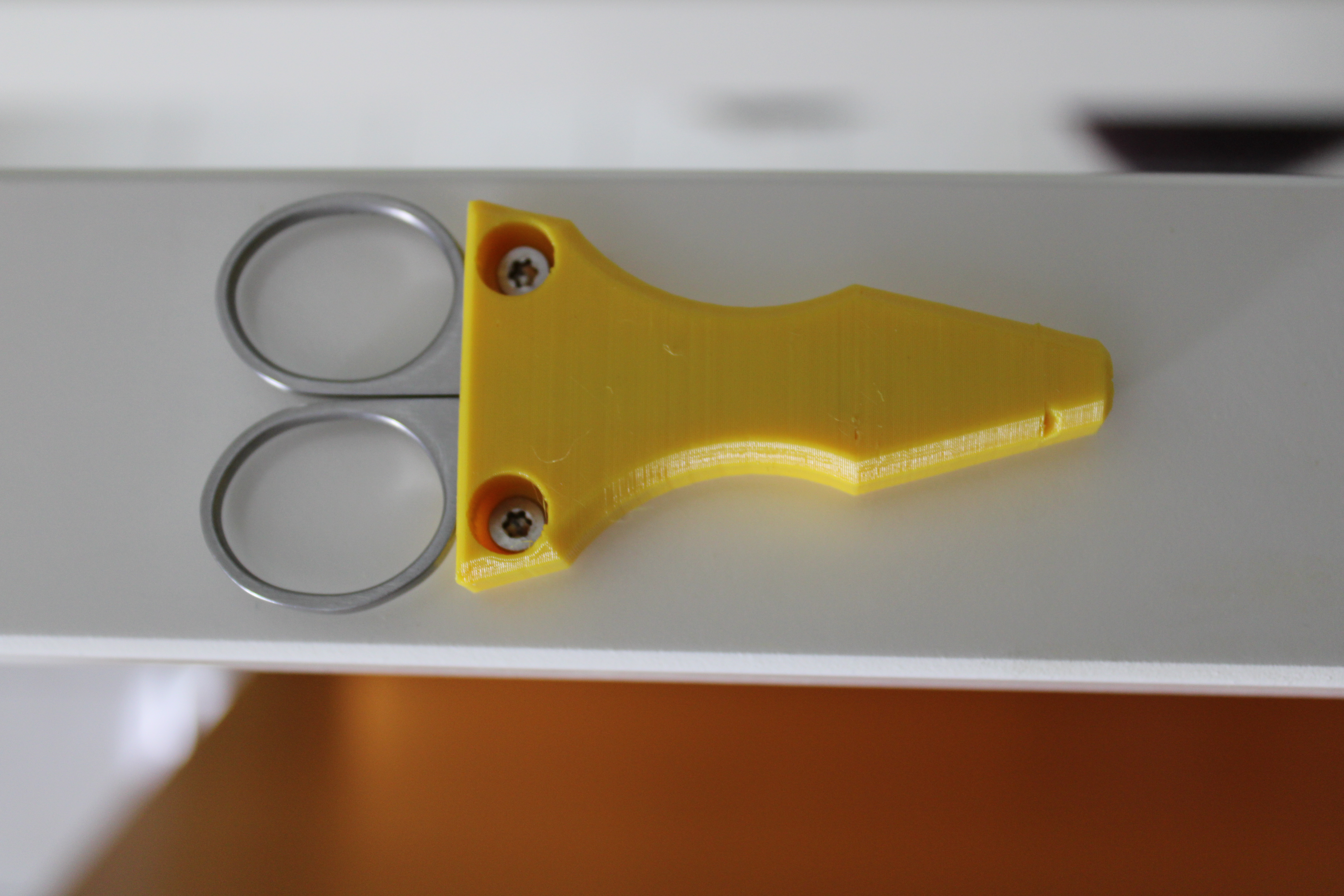 Nail scissors wall mount