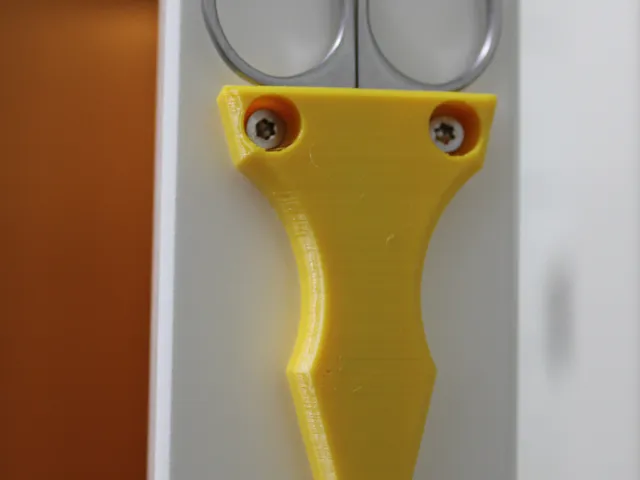 Nail scissors wall mount