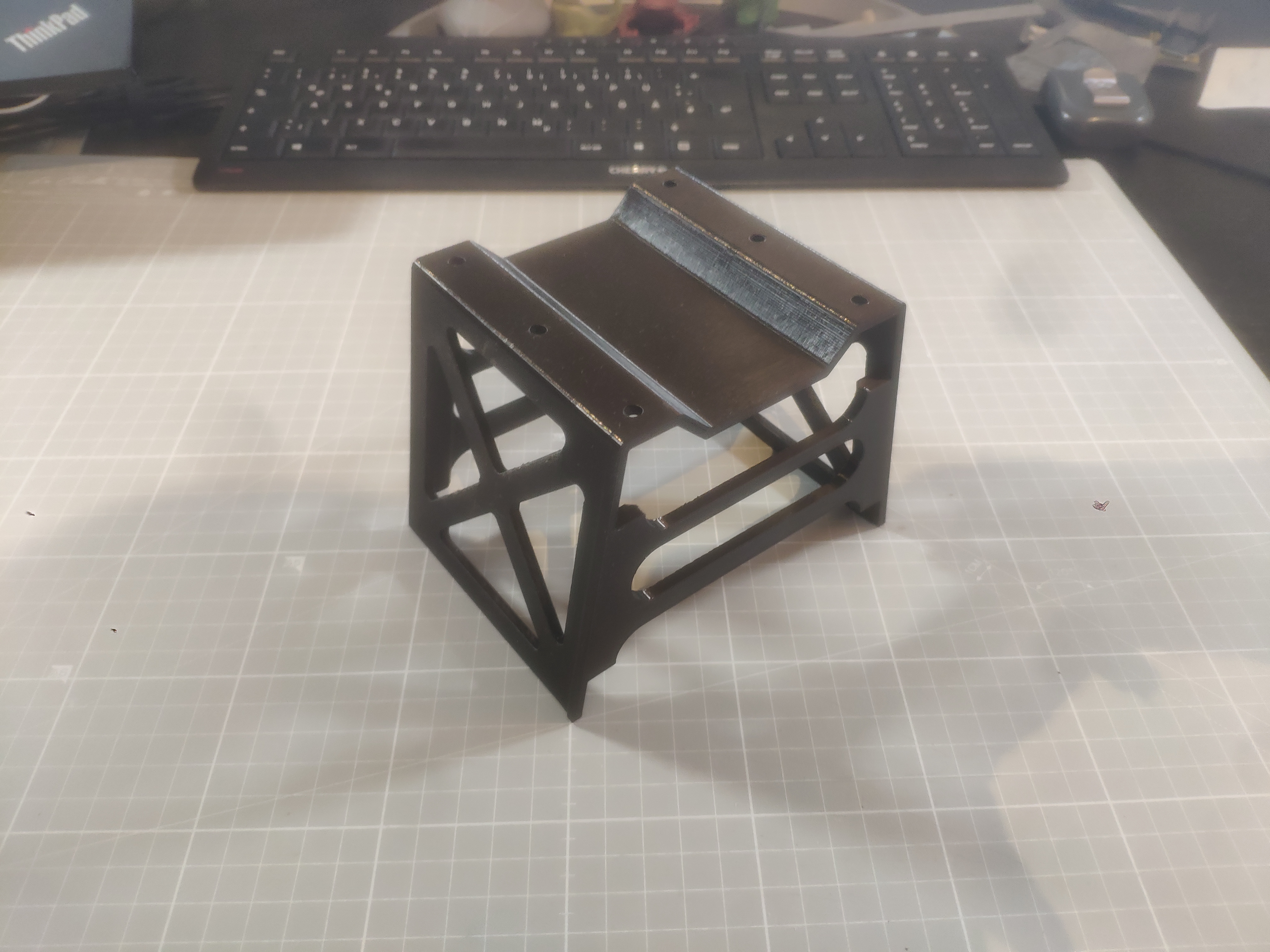 Single piece stand for RC cars 1/10 - 1/8