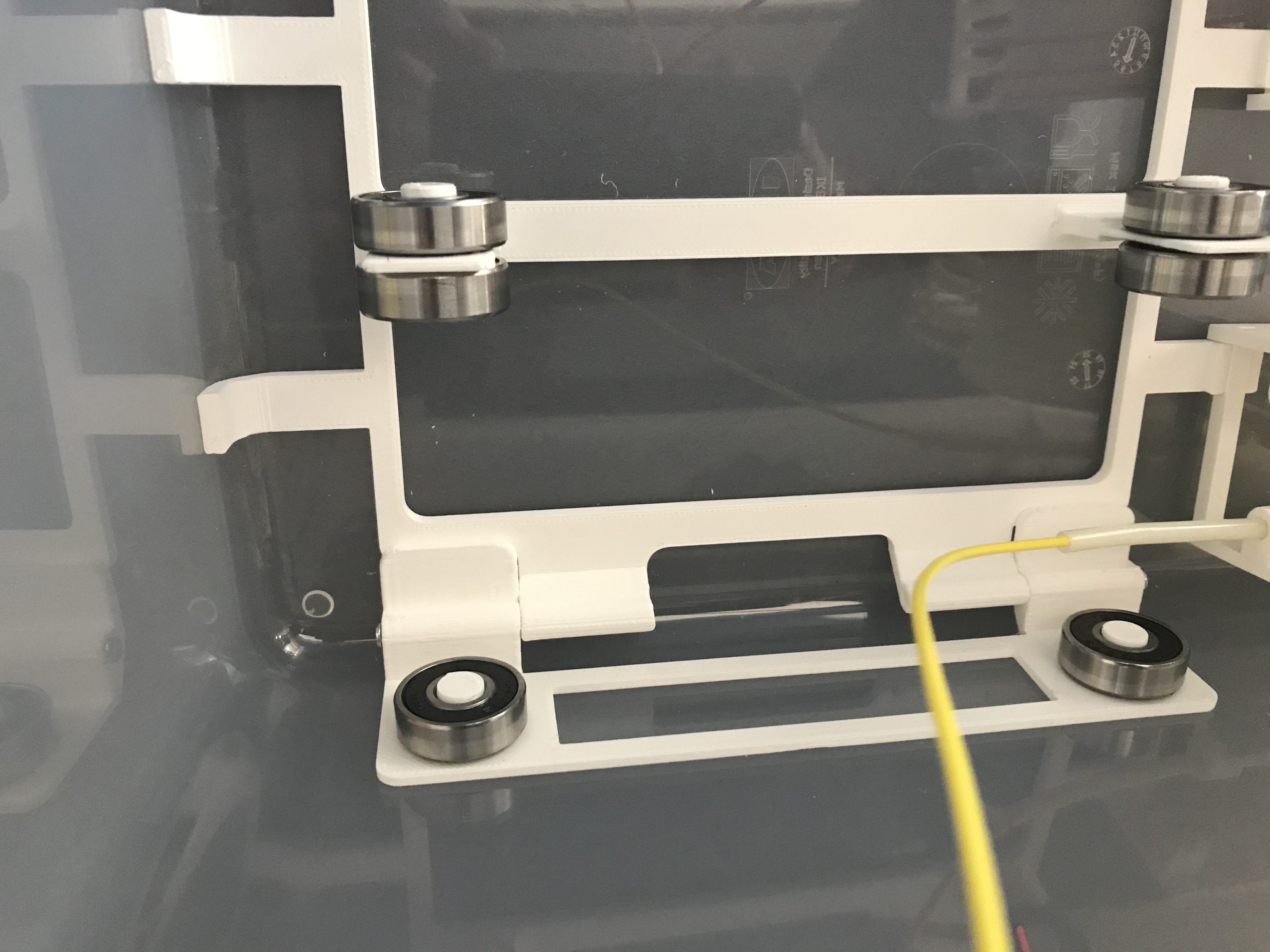 DryBox mit Puffer für 2 Amazon-Basic-Rollen (PLA) in einer Ikea 365+ 10,6ltr Box, dadurch schneller Zugriff auf aktuell 16 unterschiedliche Farben. — miniatura 2
