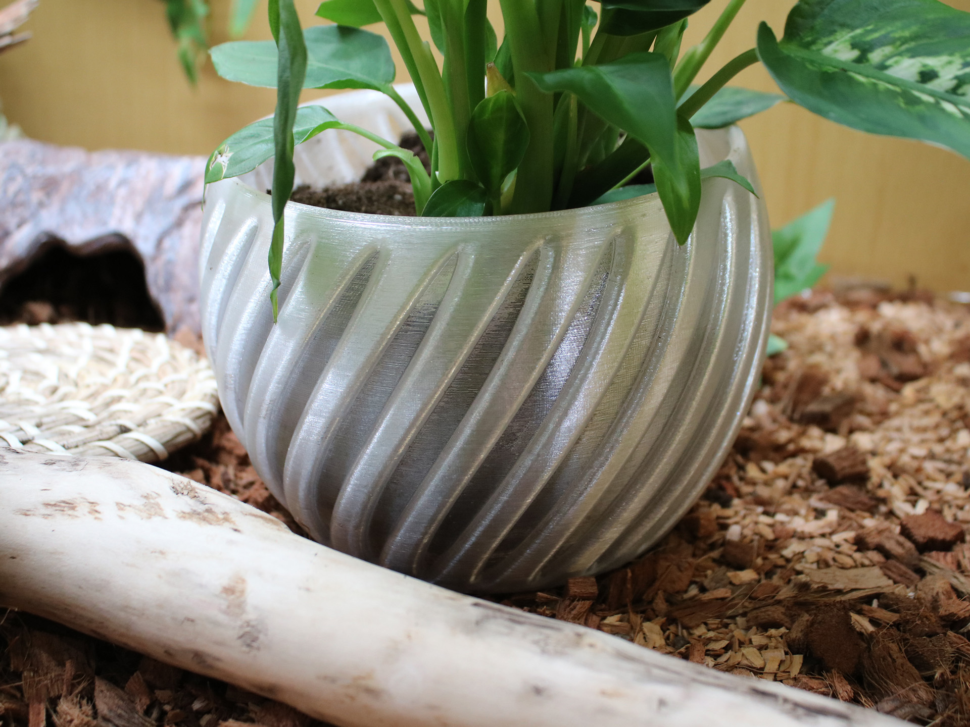 Miniatura 2 do modelo 3D Twisted flower pot