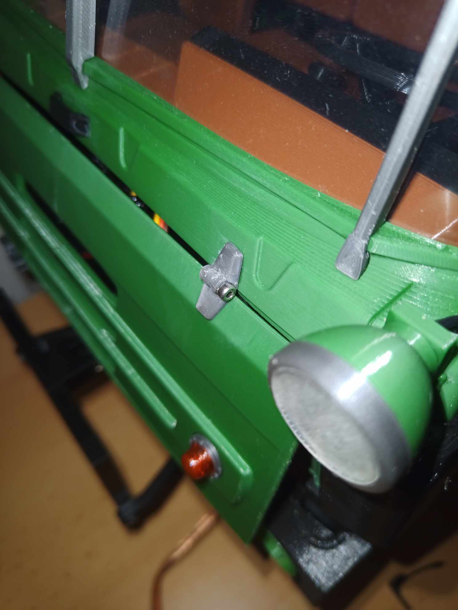 Světla pod přední okno na Tatru VT 8x8 od MLmodel