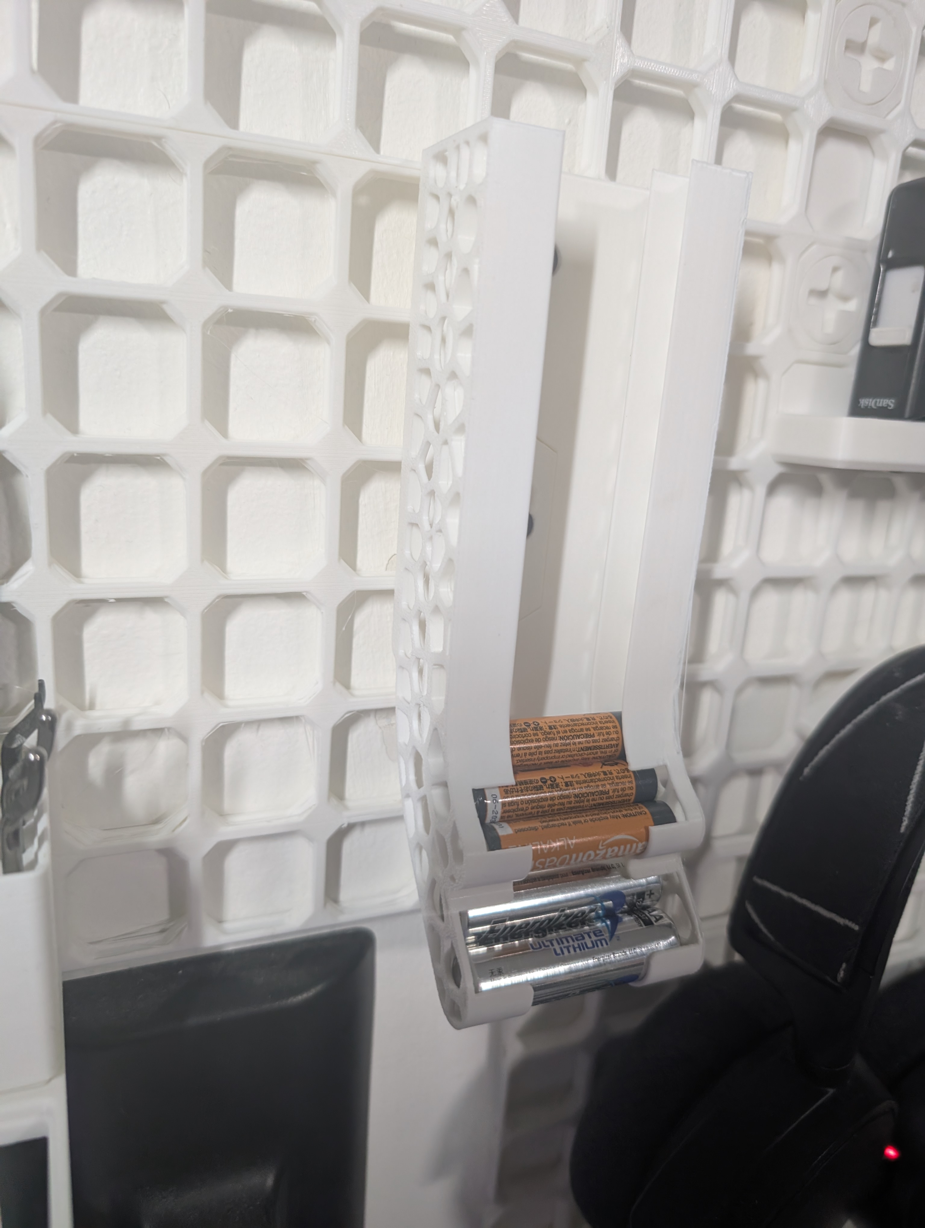 AA and AAA Battery Holder for openGrid or Multiboard