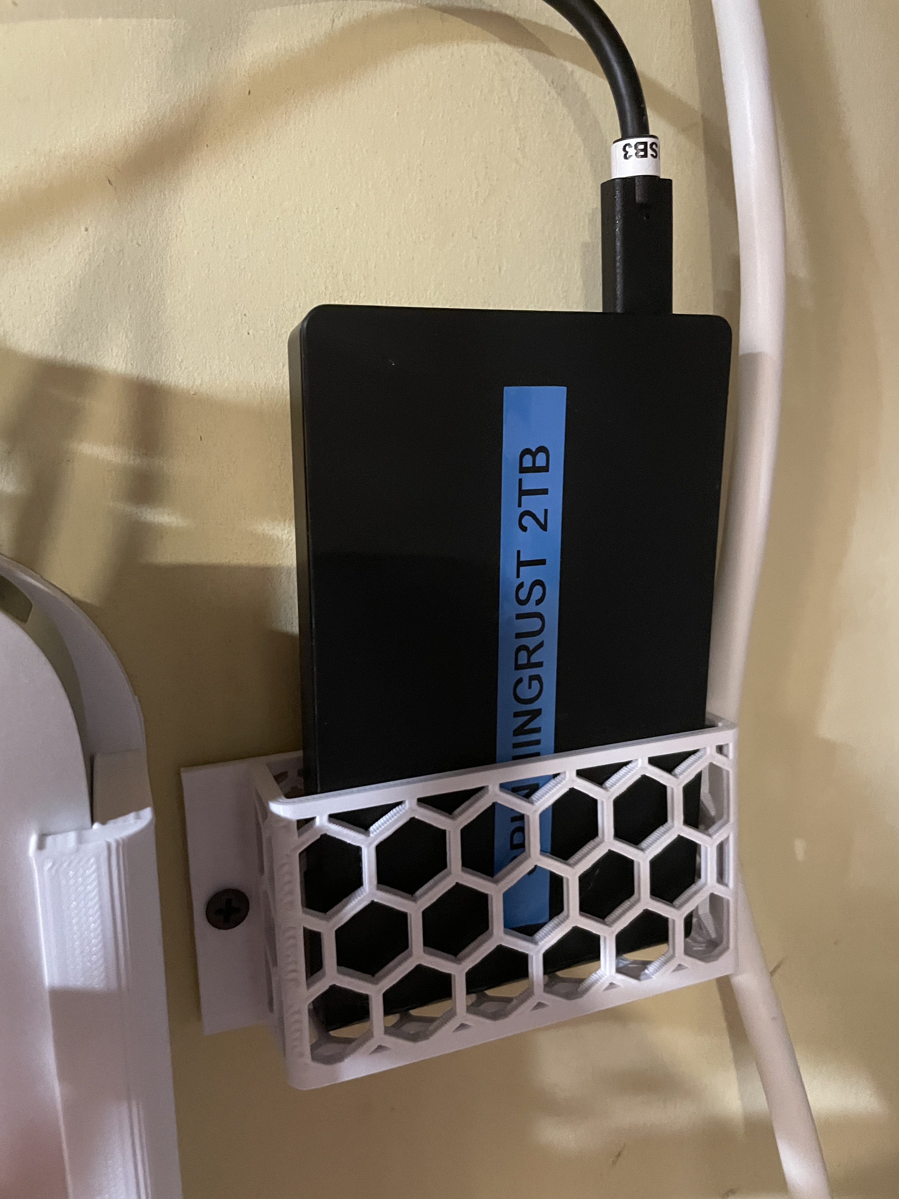 2.5 inch hard drive wall bracket with ventilation holes