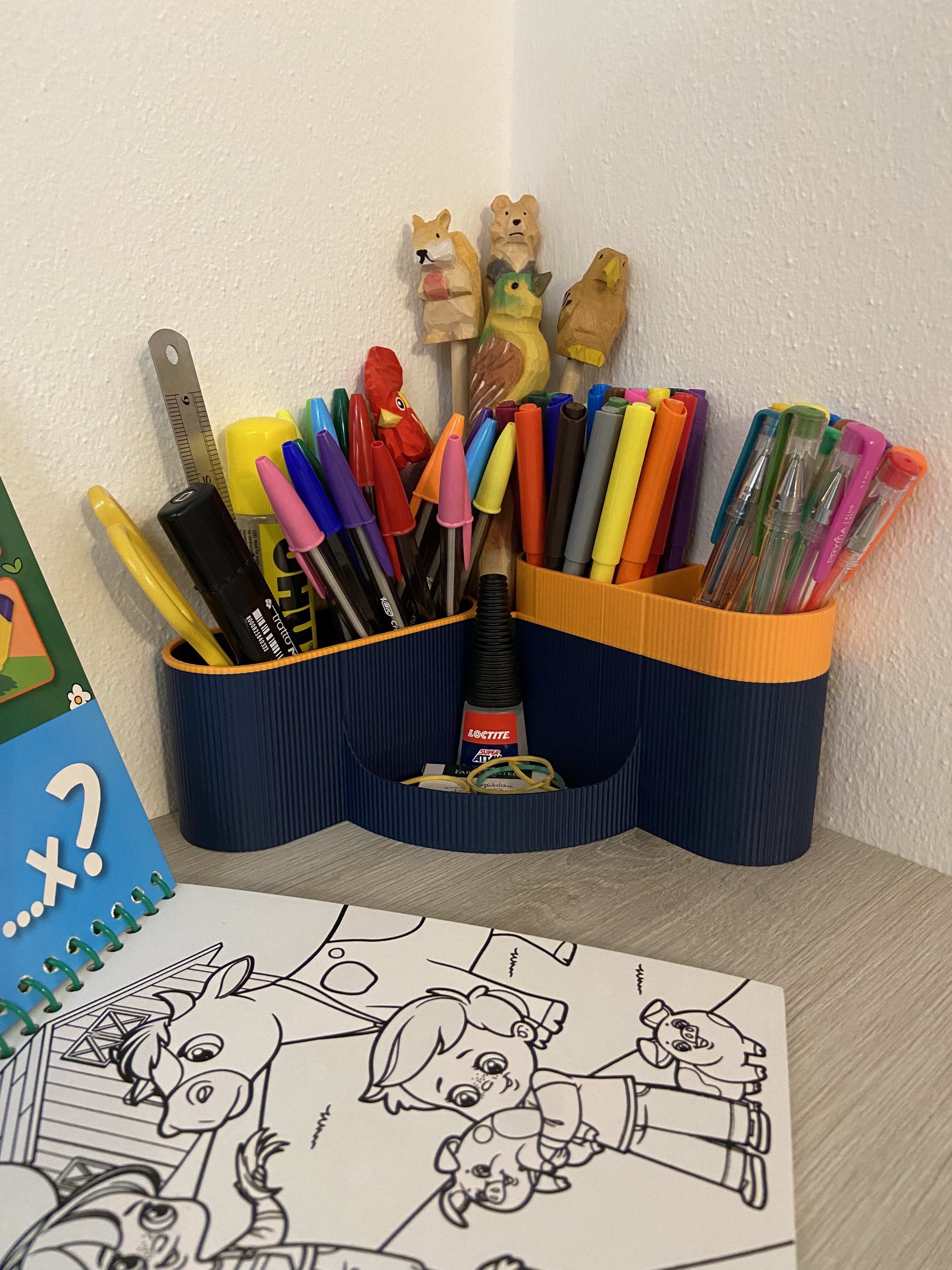 Desk organizer corner tool pen holder
