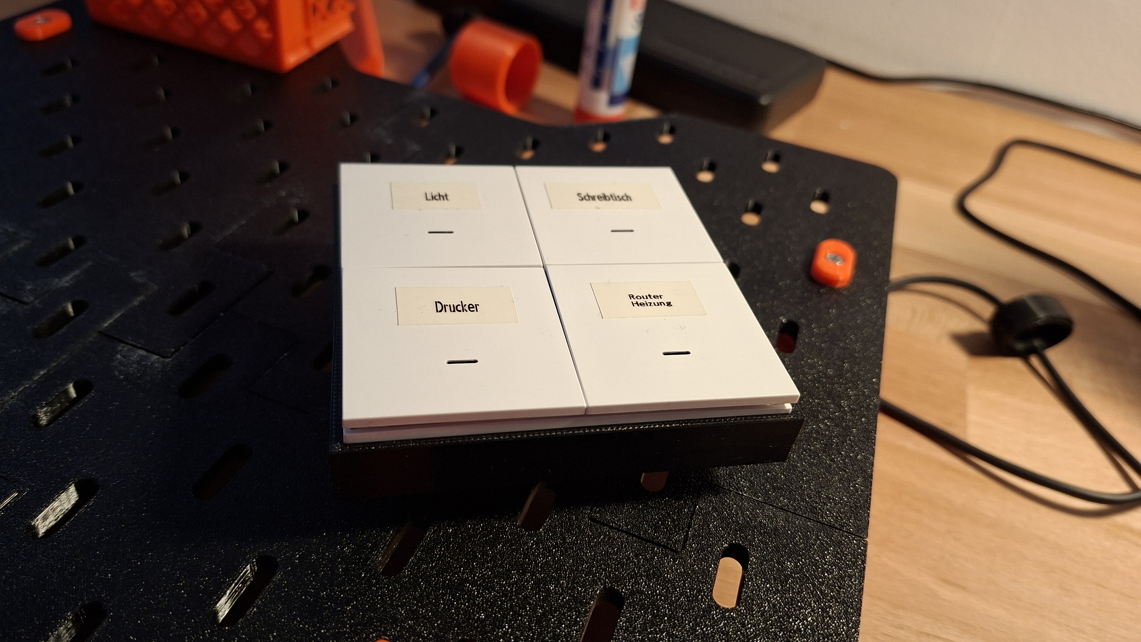 Skadis Mount for the 4-port MQTT HOBEIAN ZG-101ZS