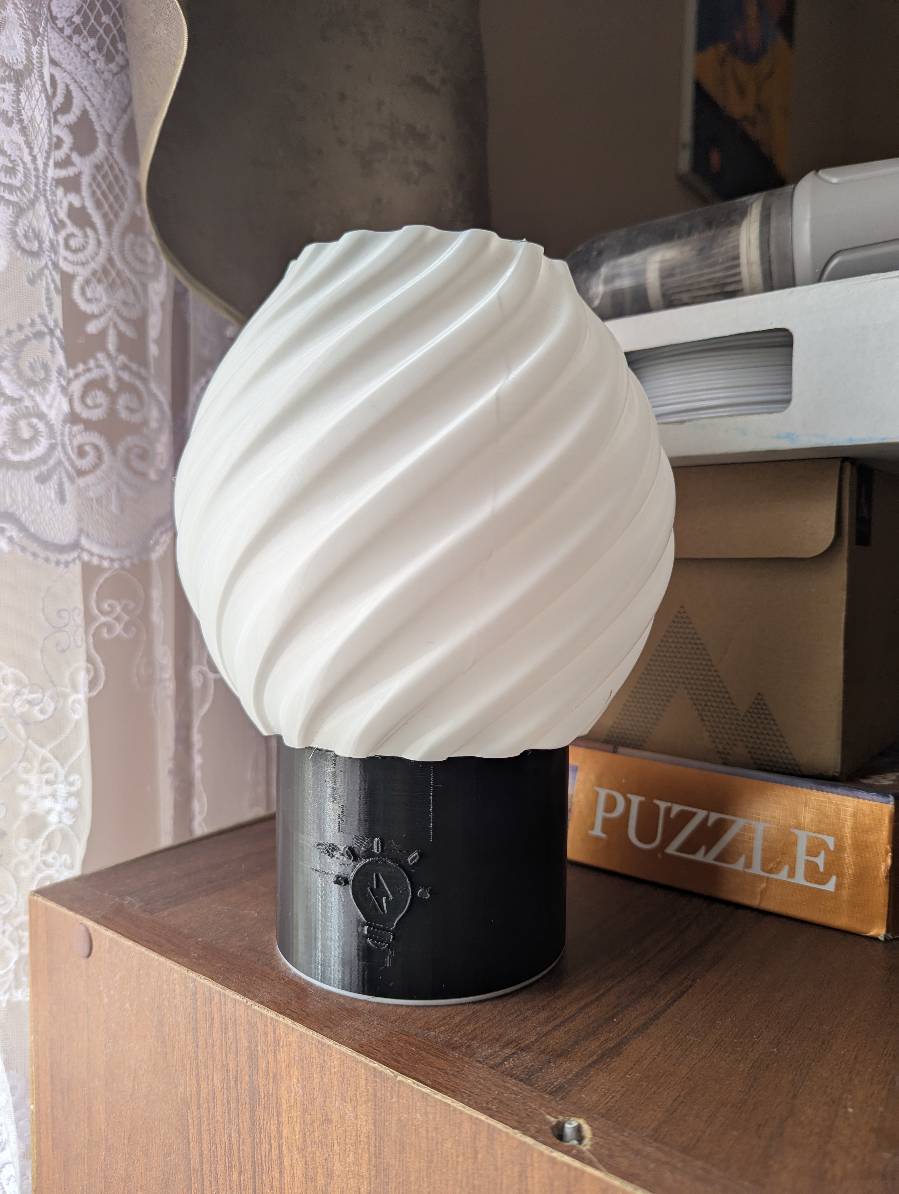 Lamp base for a spiral vase E27