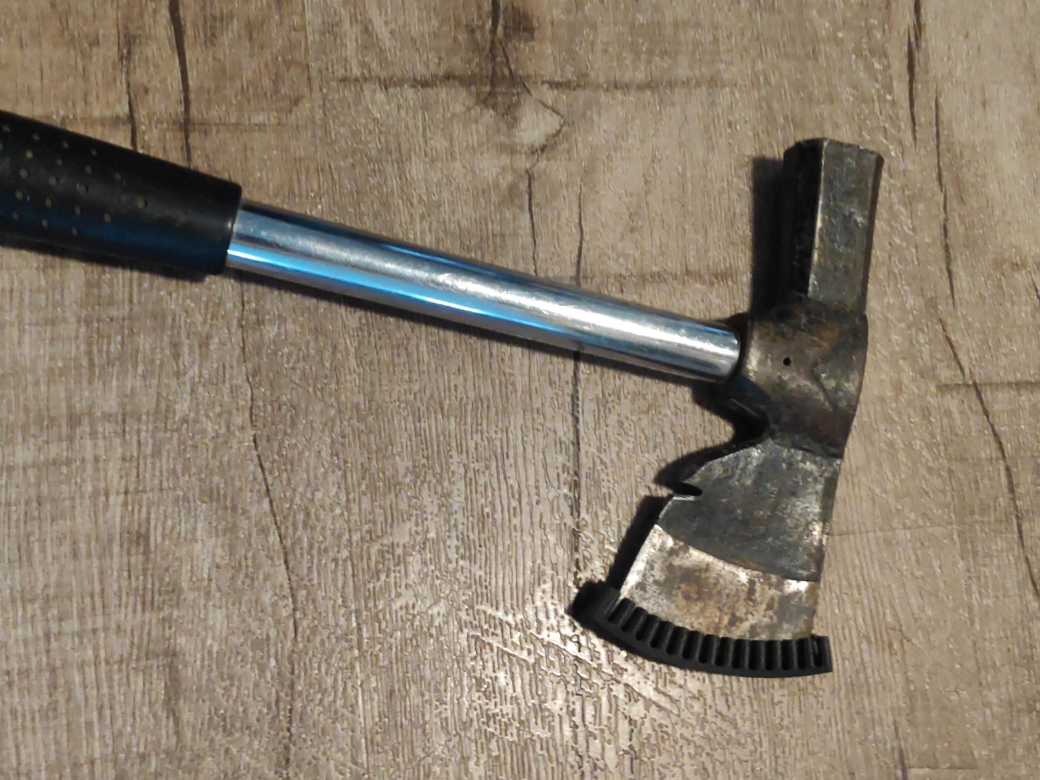 Universal blade guard for all axes
