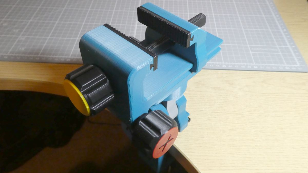 Miniatura 4 do modelo 3D Three Axis Table Vise