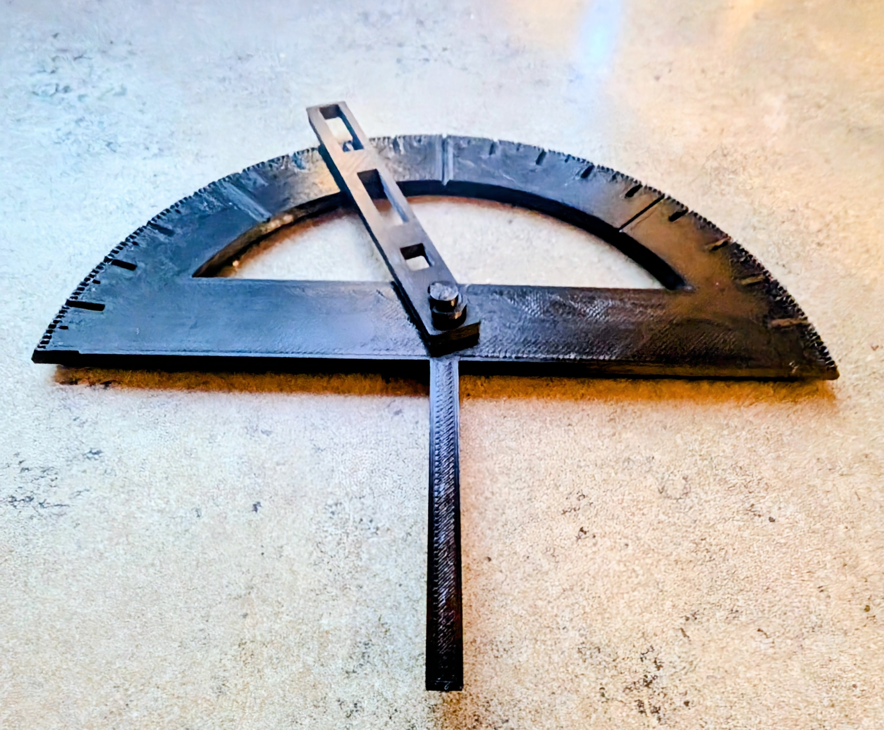 protractor with alignment arm