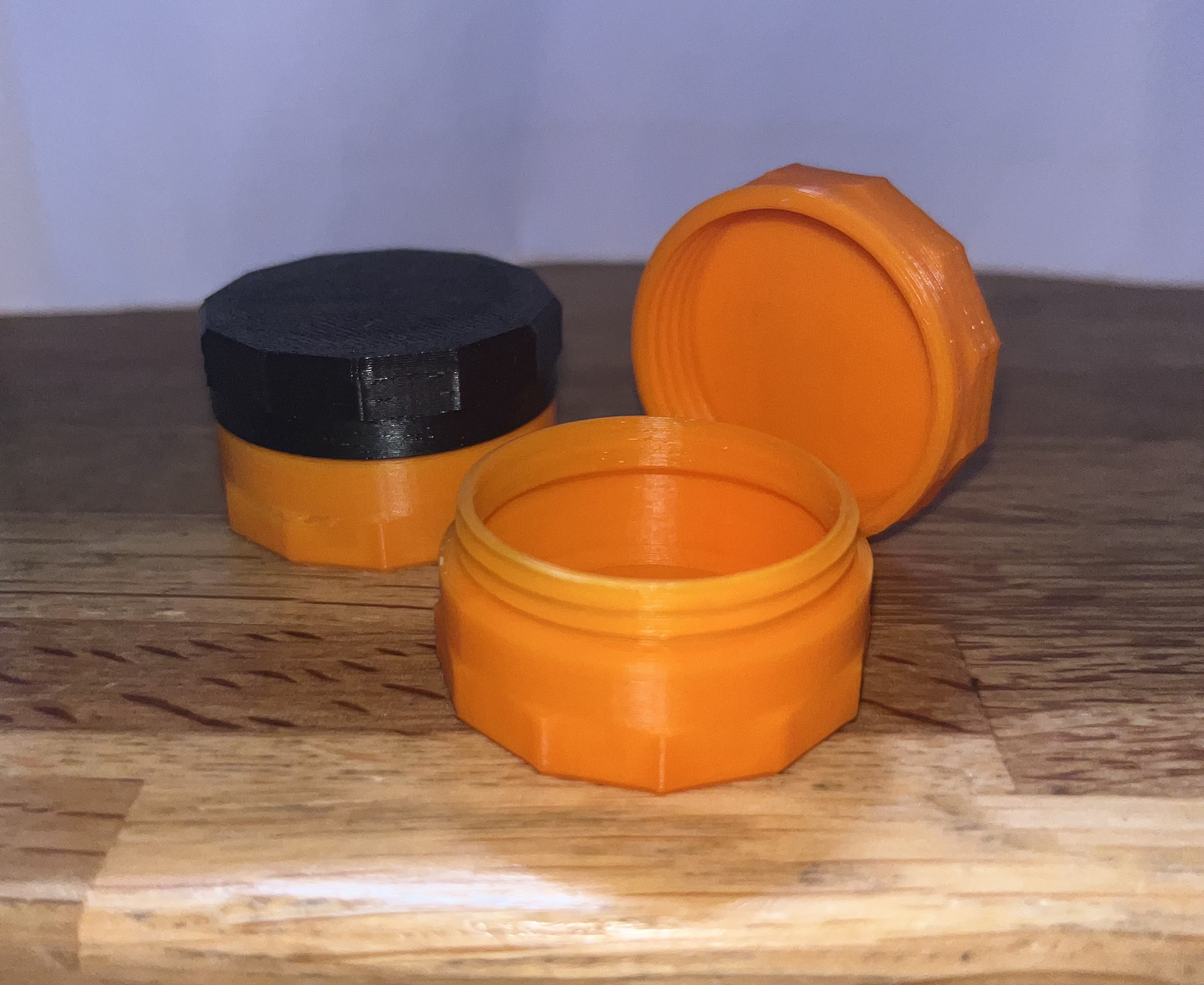 Pill Box /Screwtop container