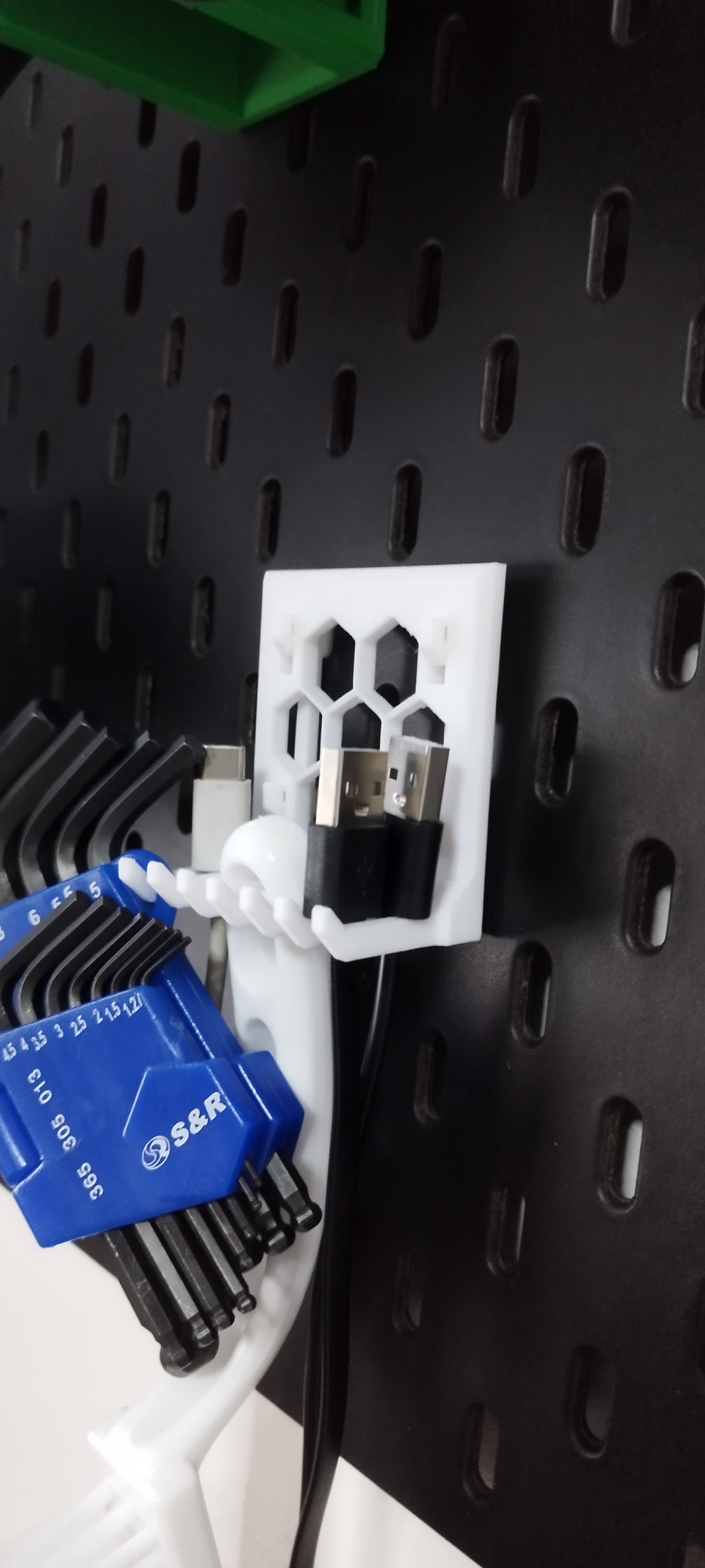 Skadis Universal Hooked Cable Holder