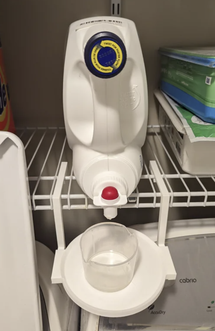 Laundry detergent drip catcher for wire shelving by EarthquakeHologram