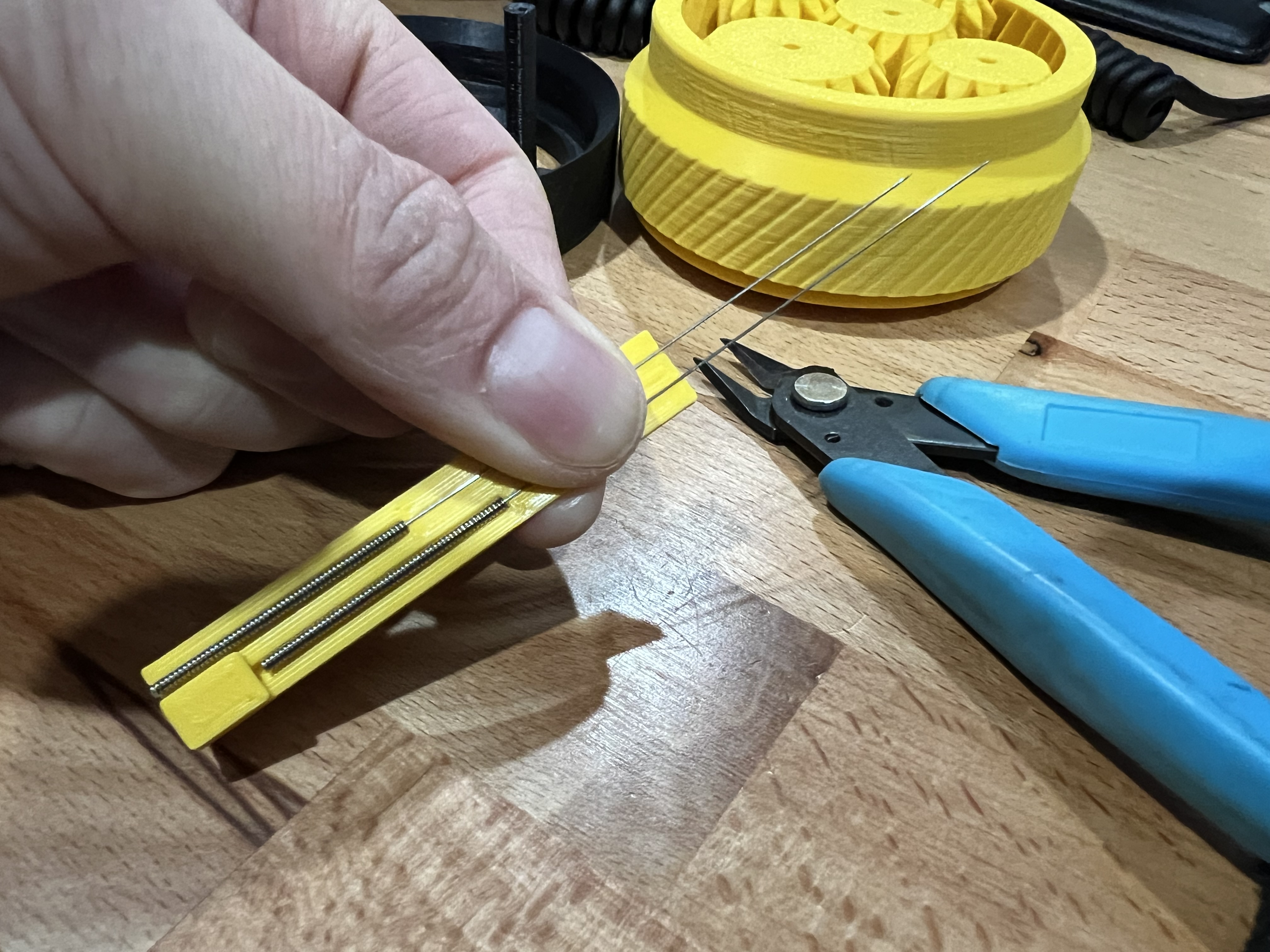 Umikot All In One Needle Cutting Guide and Bending Tool 3D model thumbnail