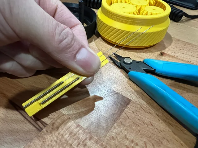 Umikot All In One Needle Cutting Guide and Bending Tool