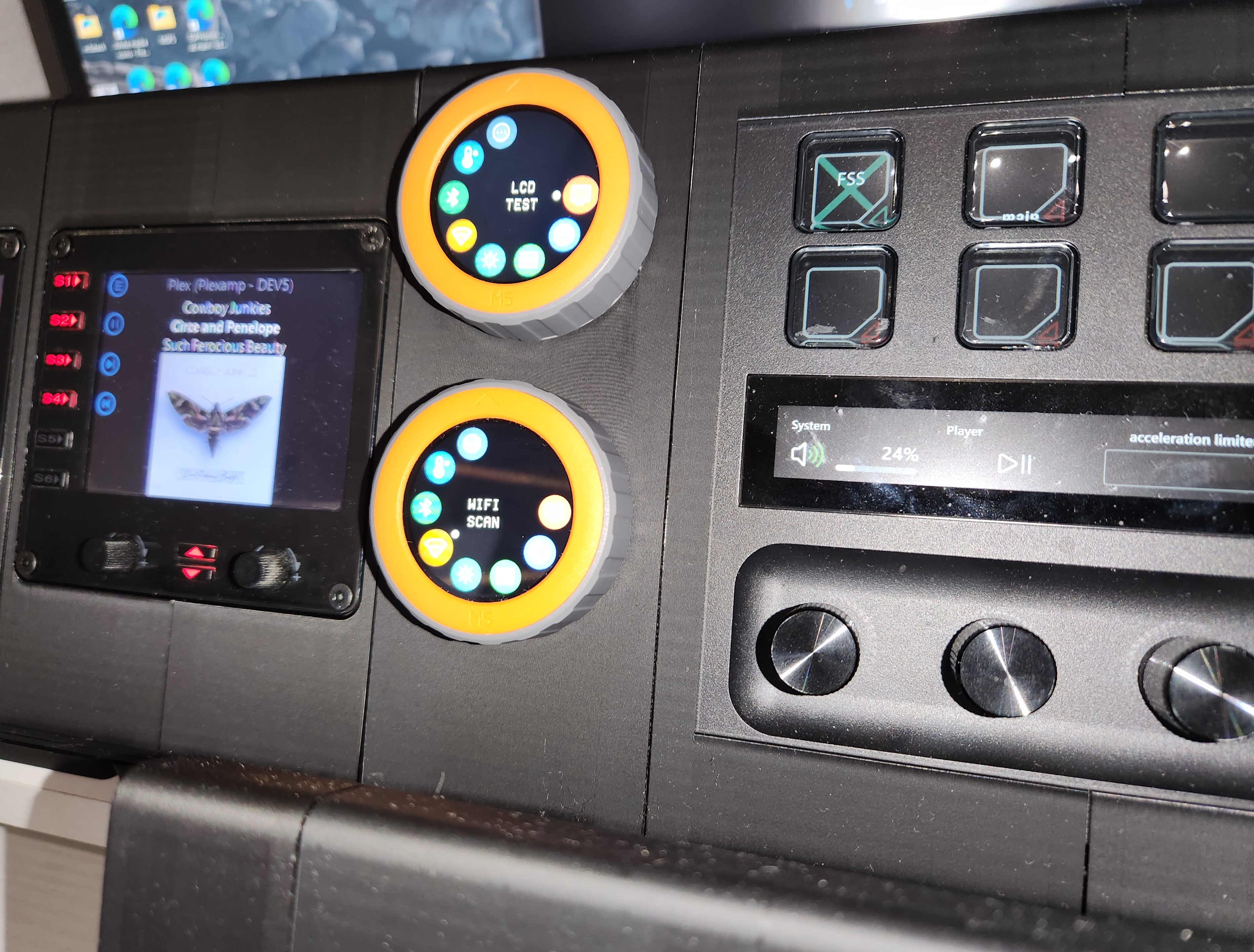 Gridfinity dashboard module for two M5Stack dials — miniatura 3