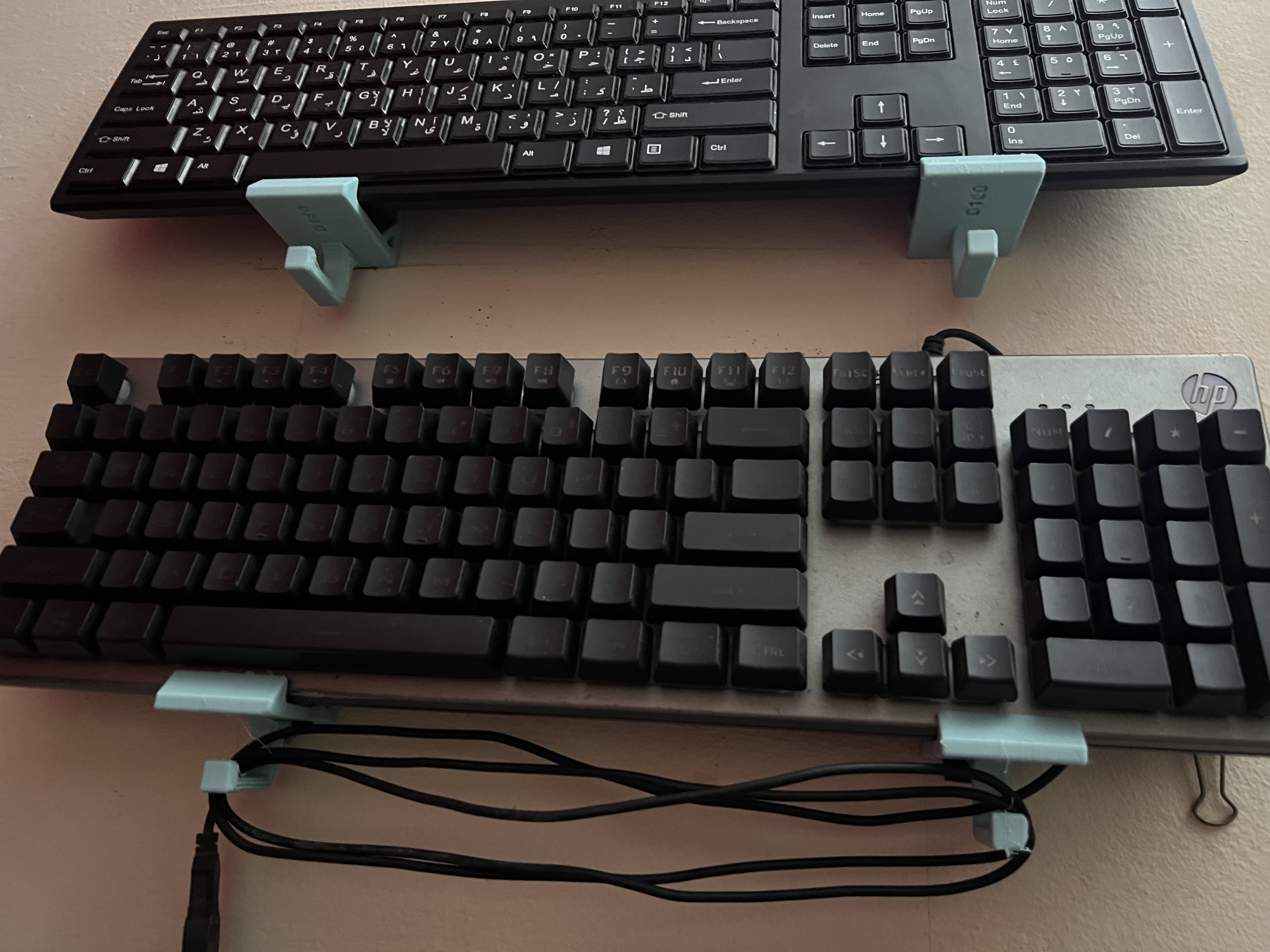 Miniatura 2 do modelo 3D Wall mount Keyboard Holder
