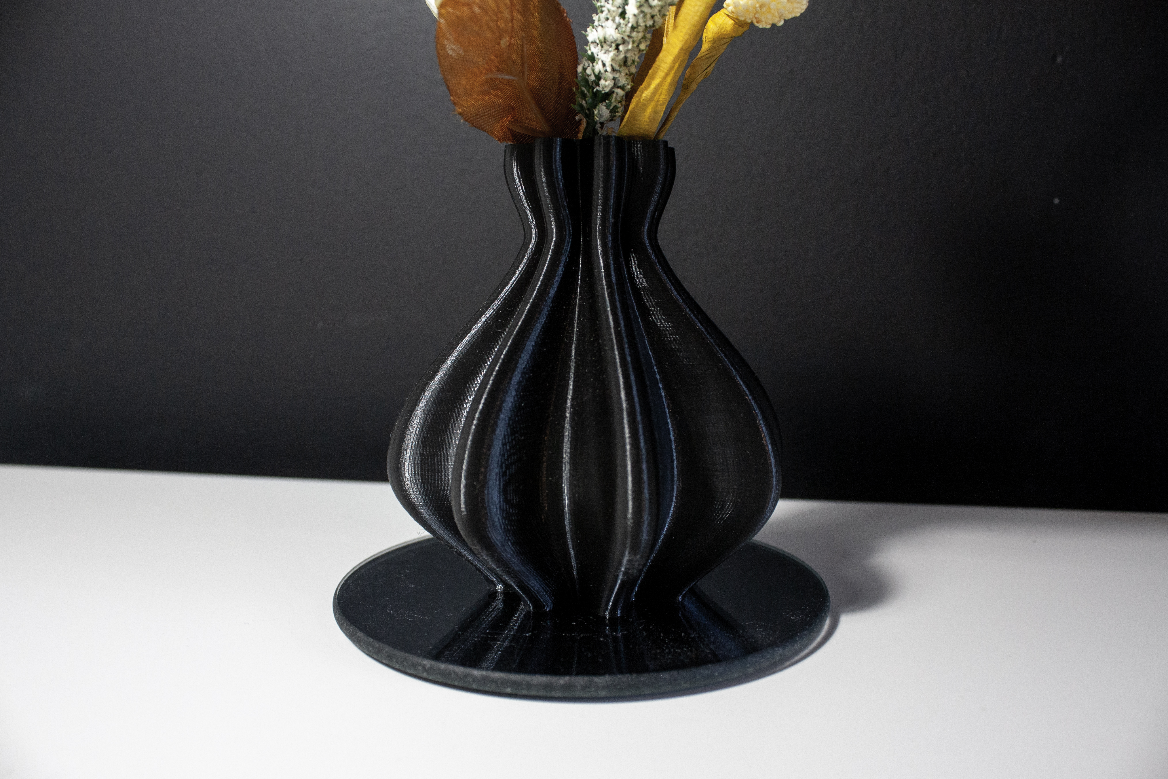 Miniatura 2 do modelo 3D Modern Flowy Vase