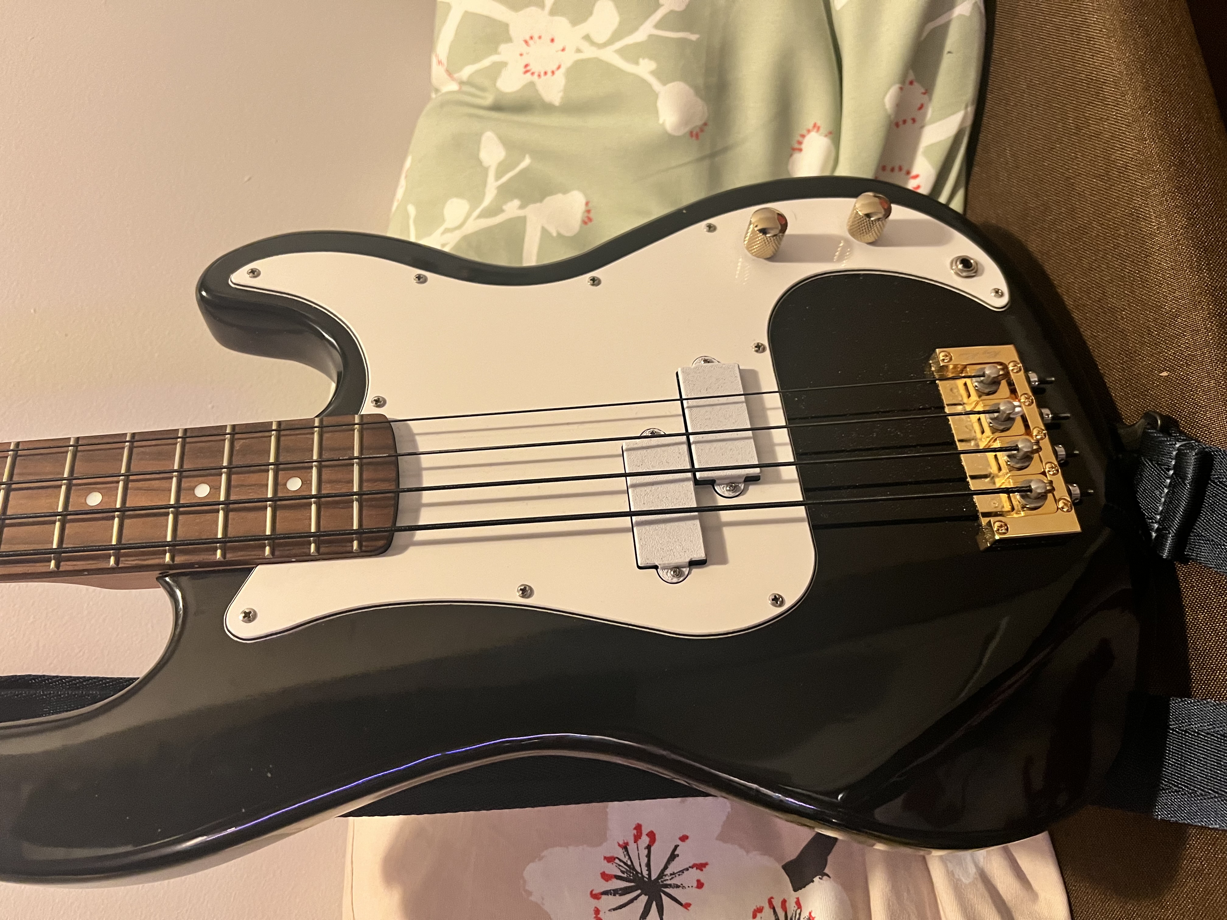 P Bass Pickup Cover Facade