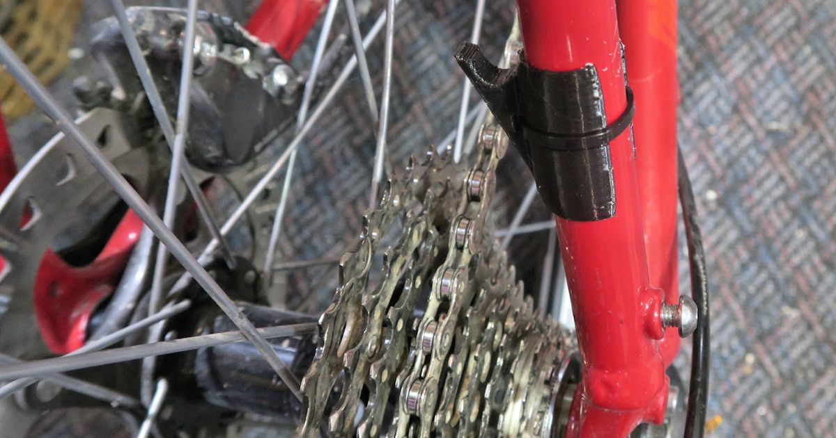 Chain hanger for bicycle by Steve Reisman Download free STL model