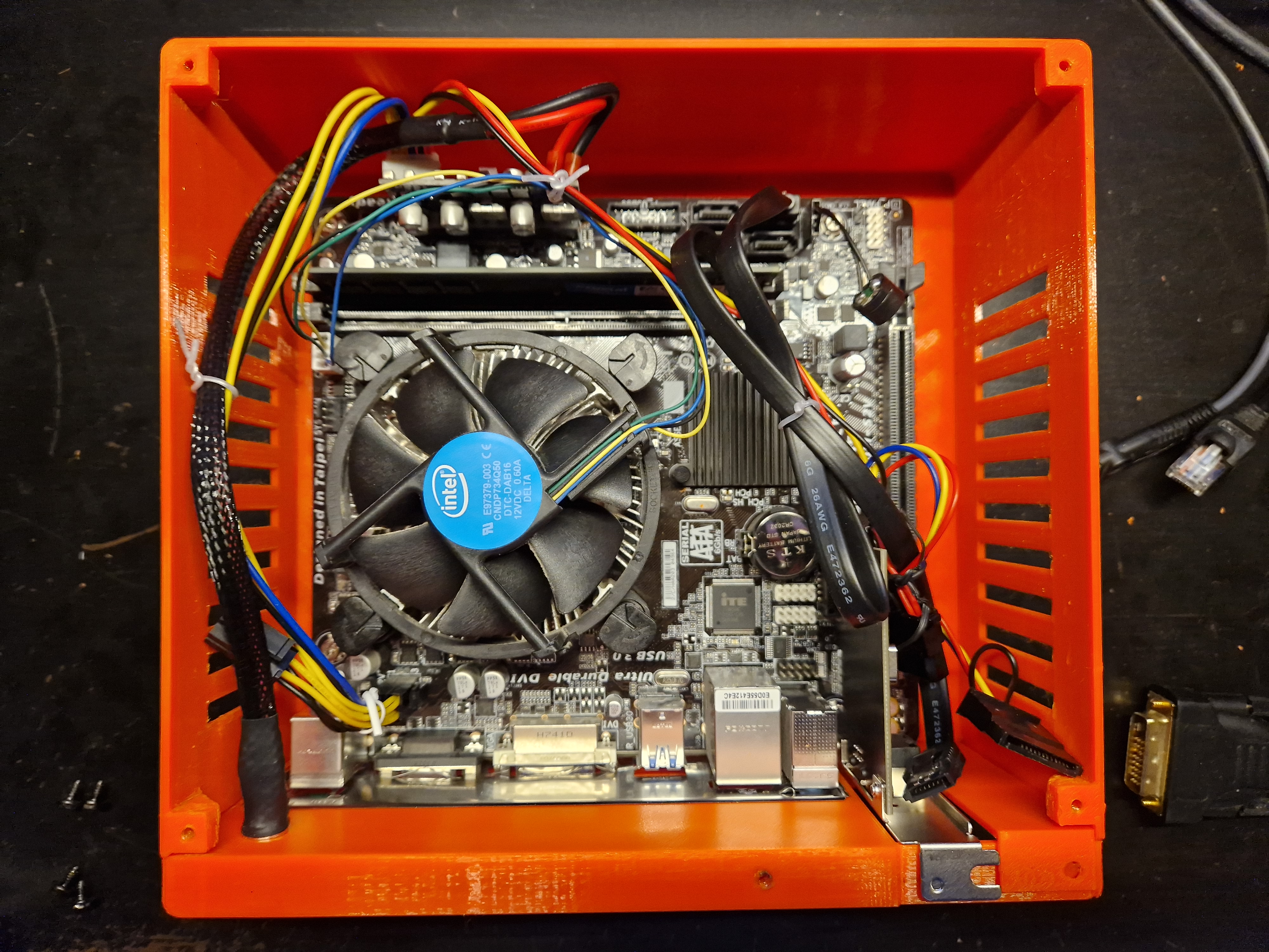 Miniatura 2 do modelo 3D Simple mATX form PC chassis