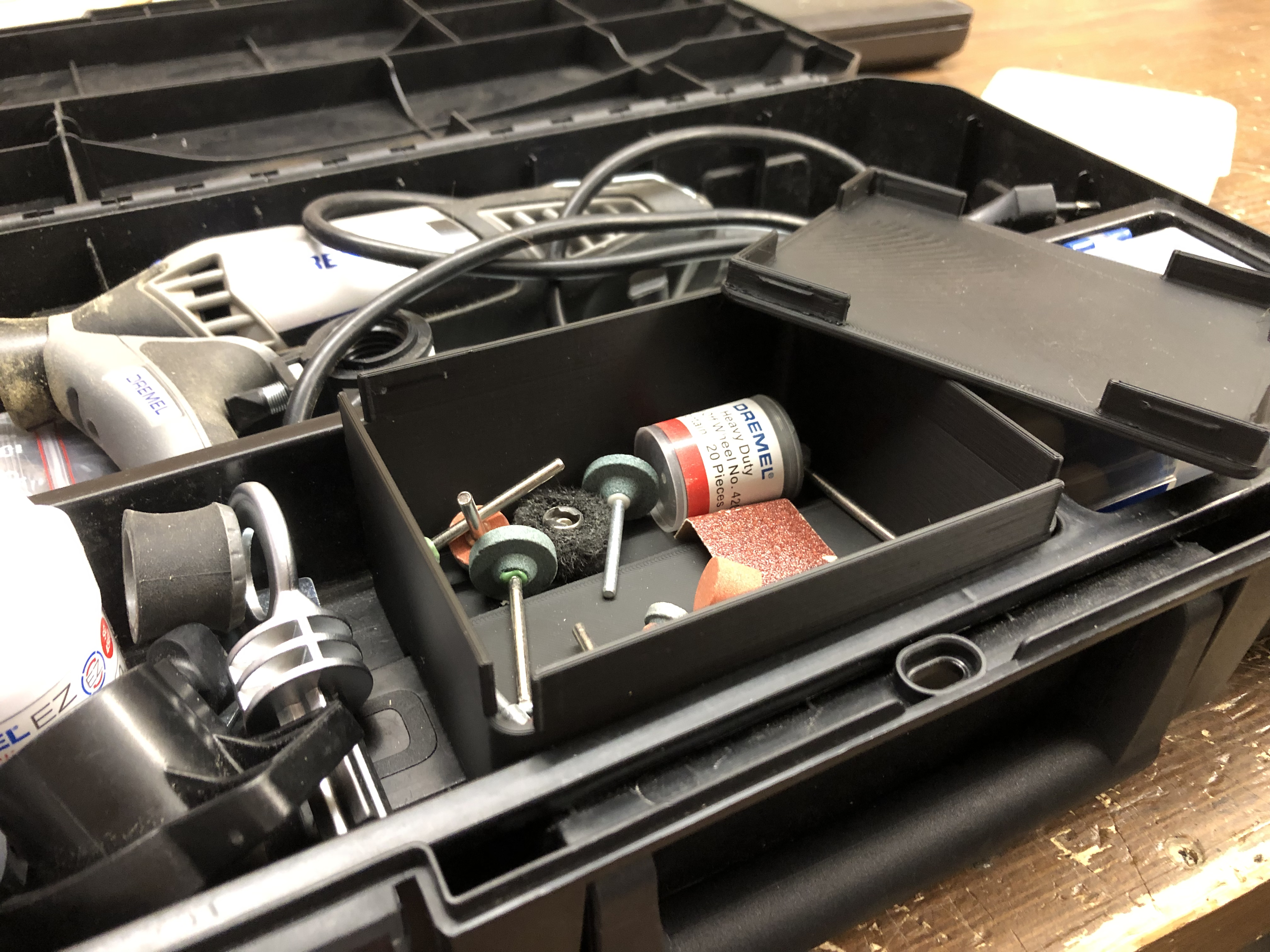 Tray with lid for Dremel toolbox - Parametric