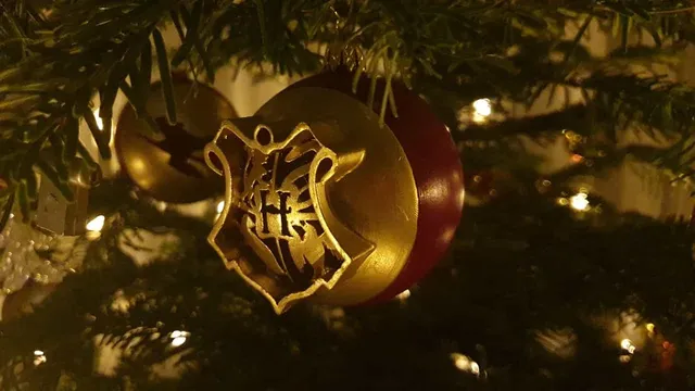 Harry Potter Christmas Ornament: Hogwarts coat of arms