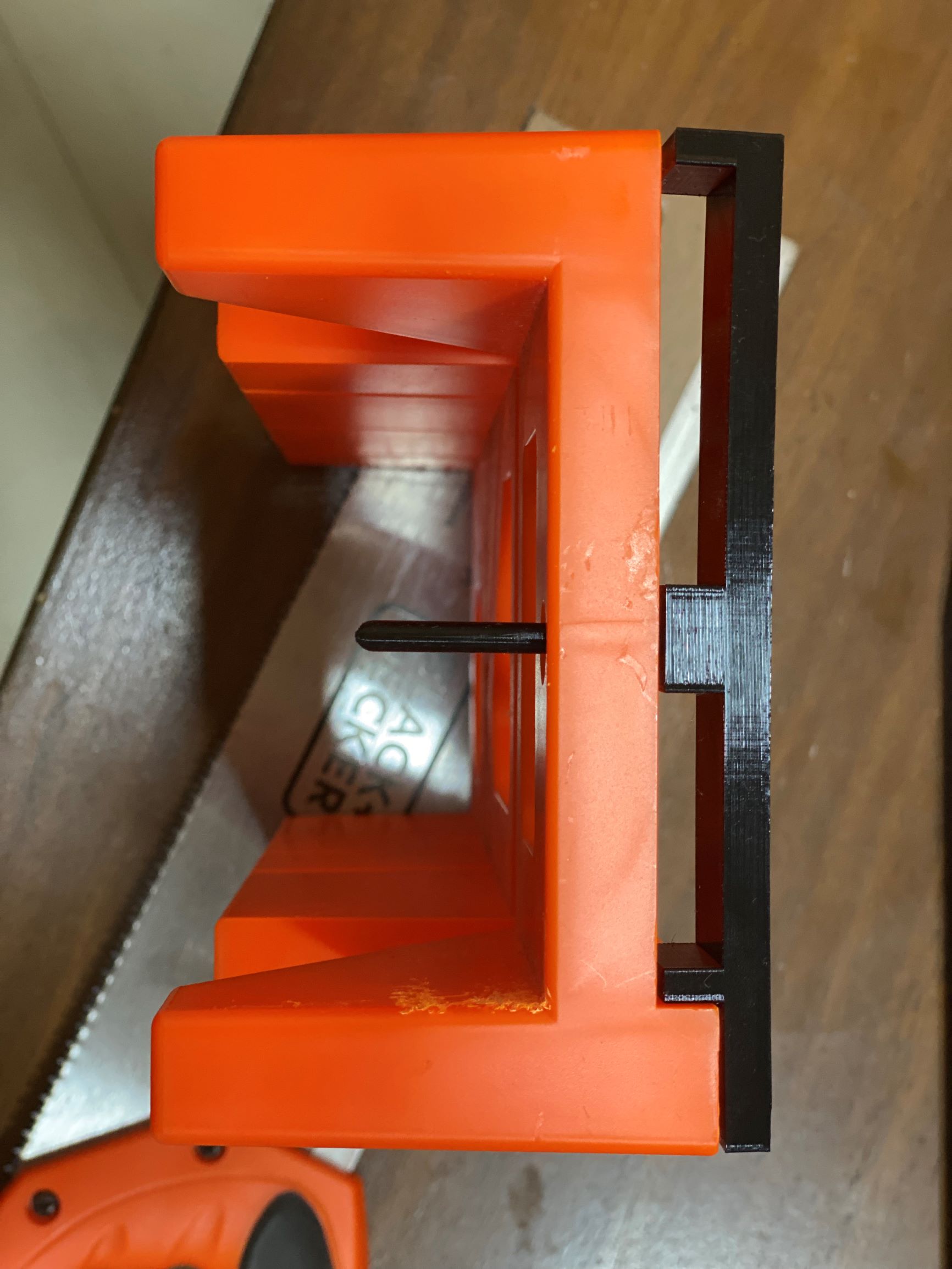 Miniatura 3 do modelo 3D Black+Decker Mitre Box Holder